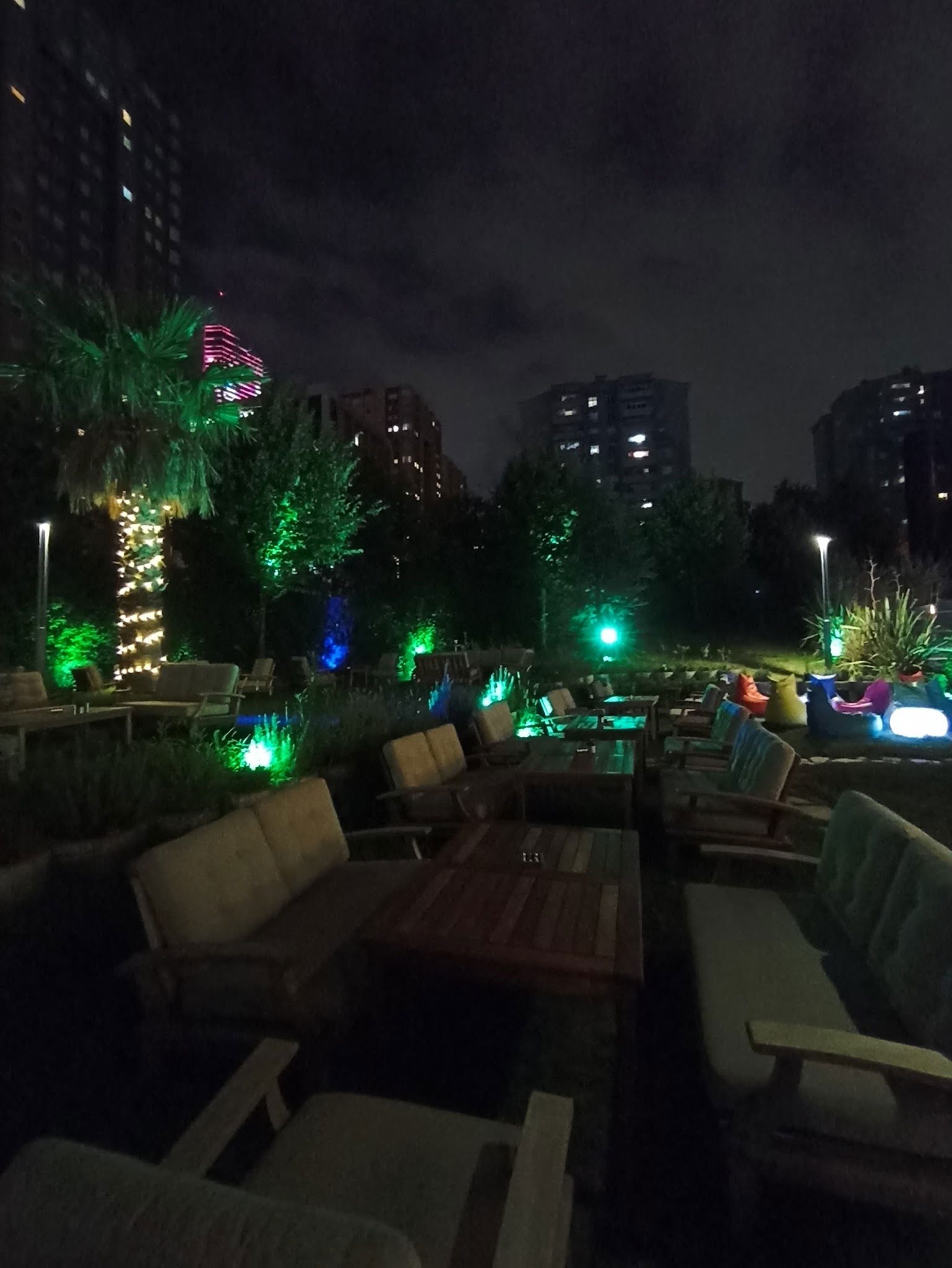 Lucky Lounge & Bistro