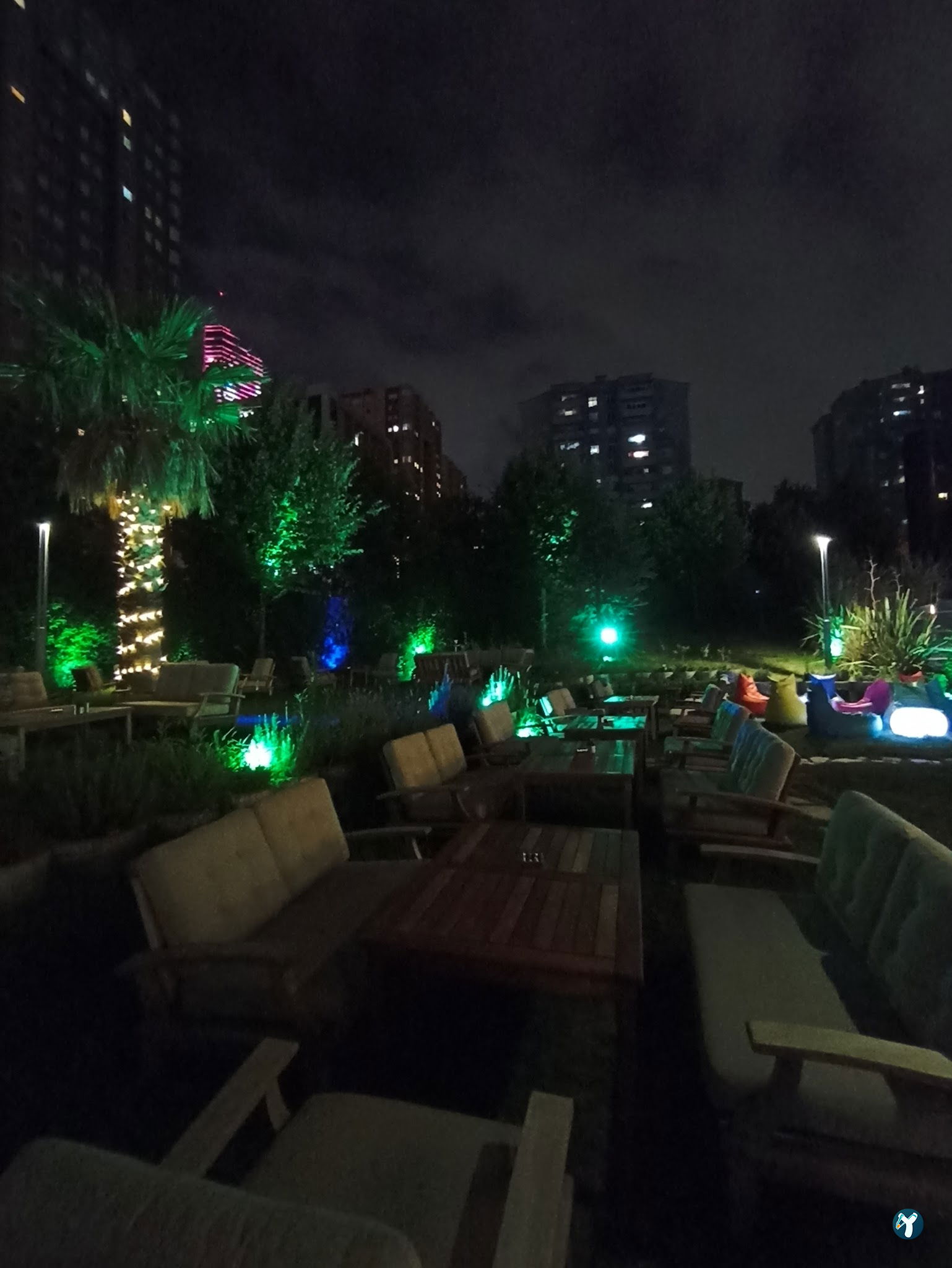 Lucky Lounge & Bistro