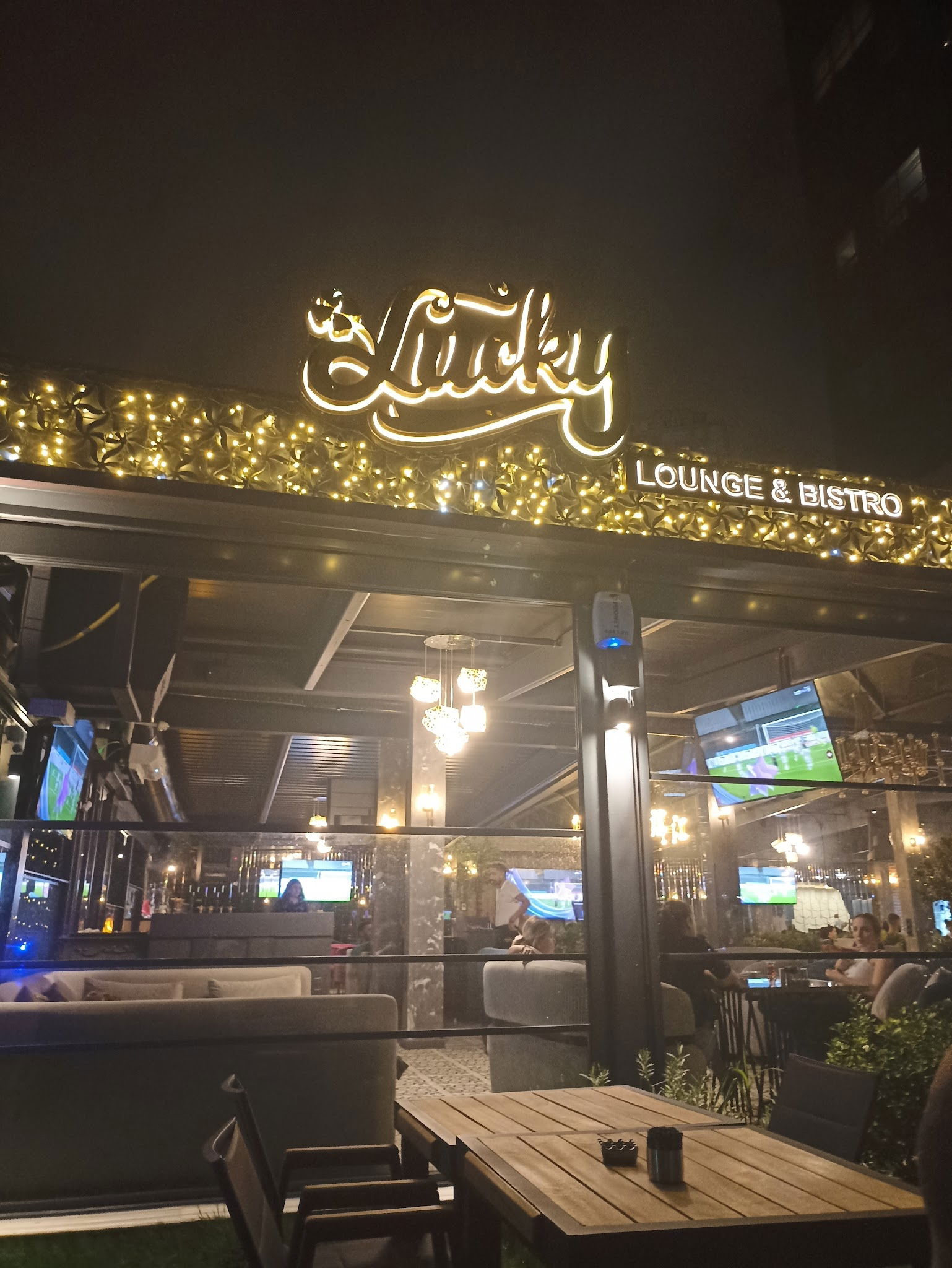 Lucky Lounge & Bistro