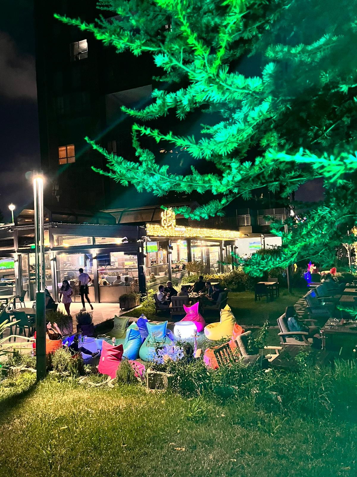 Lucky Lounge & Bistro