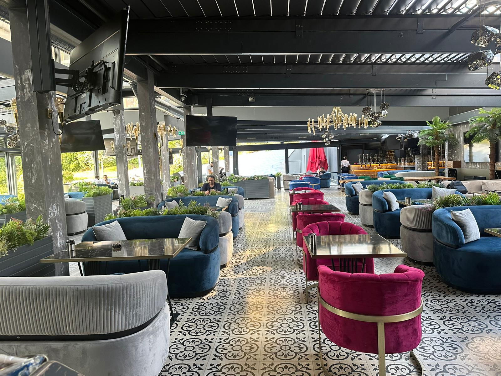 Lucky Lounge & Bistro