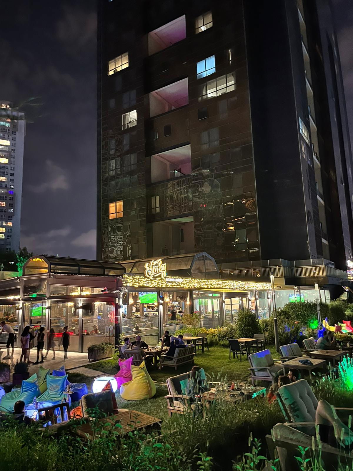 Lucky Lounge & Bistro