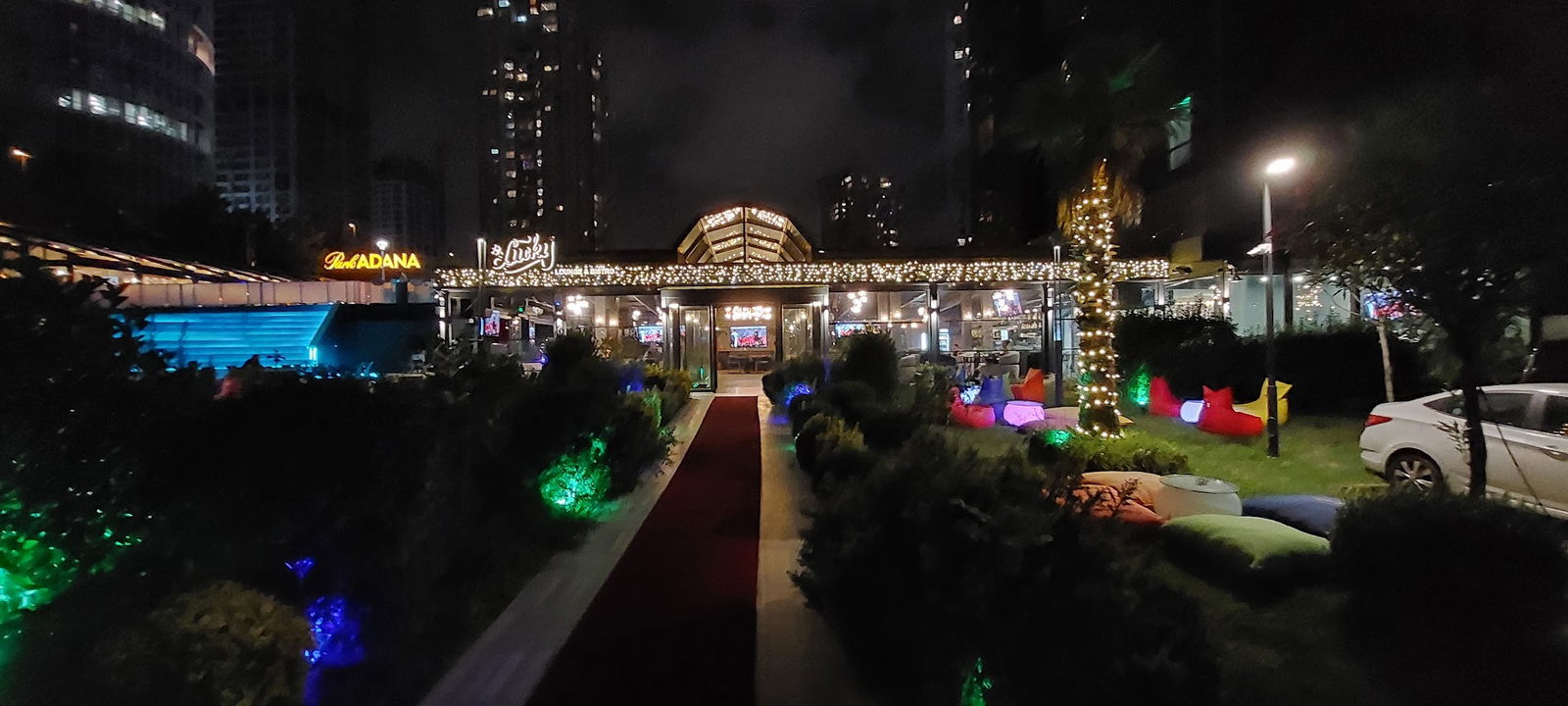 Lucky Lounge & Bistro