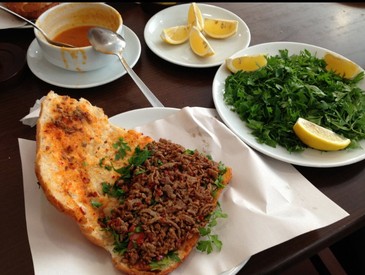 Meşhur Tantuni̇ci̇ Mesut Usta