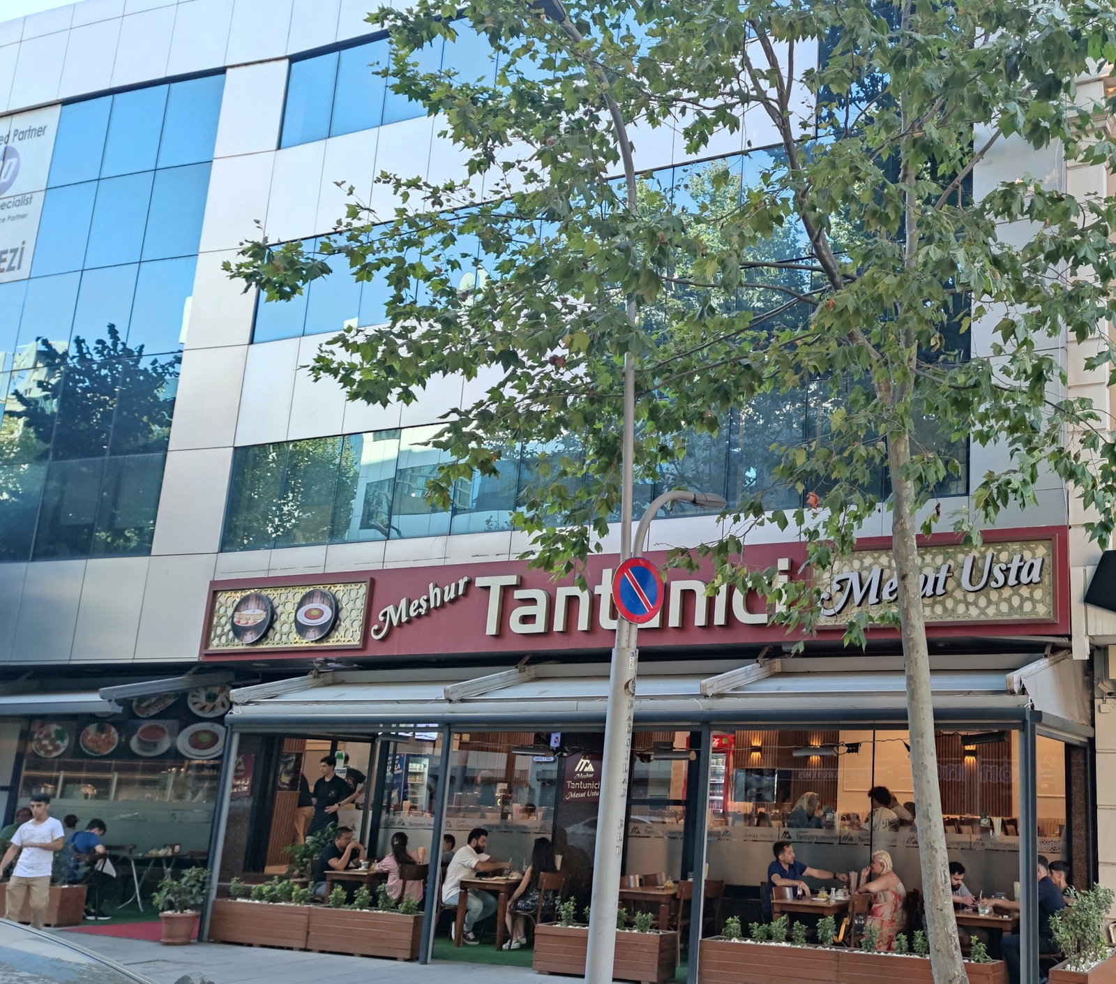 Meşhur Tantuni̇ci̇ Mesut Usta