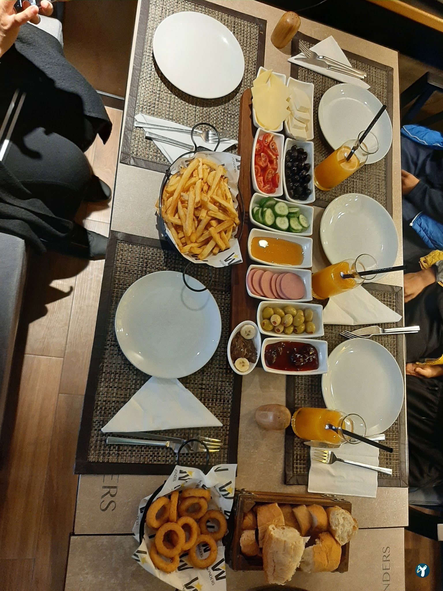 Wonders Lounge