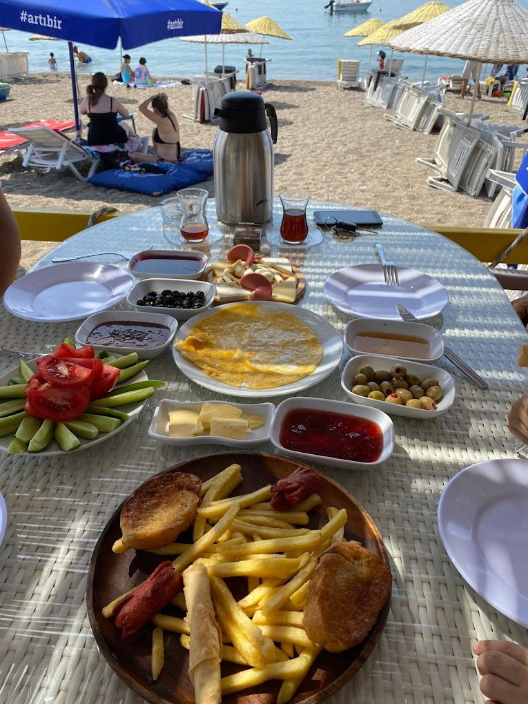 Limon Beach Cafe