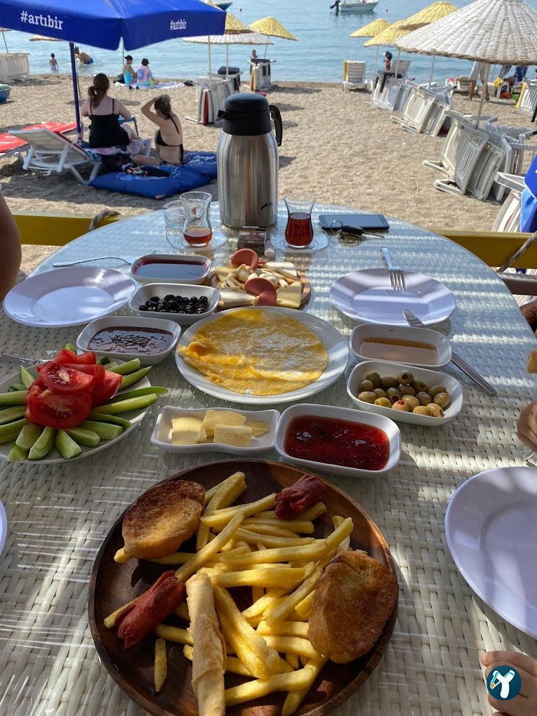 Limon Beach Cafe