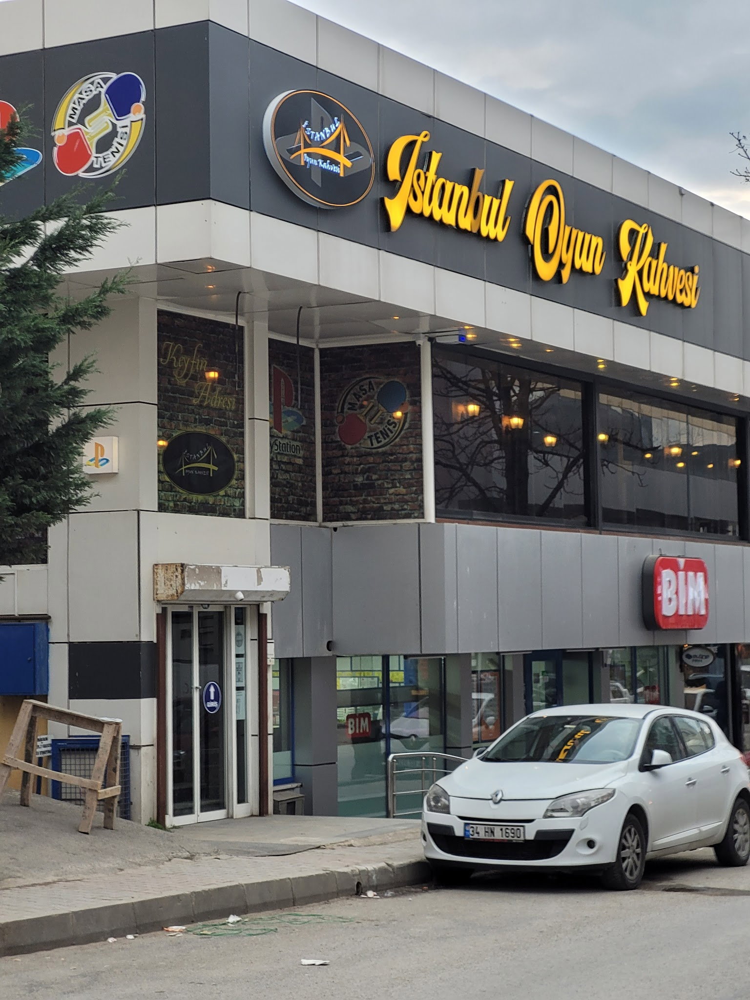 İstanbul Oyun Kahvesi̇ - Masa Teni̇si̇ - Bi̇lardo - Playstation