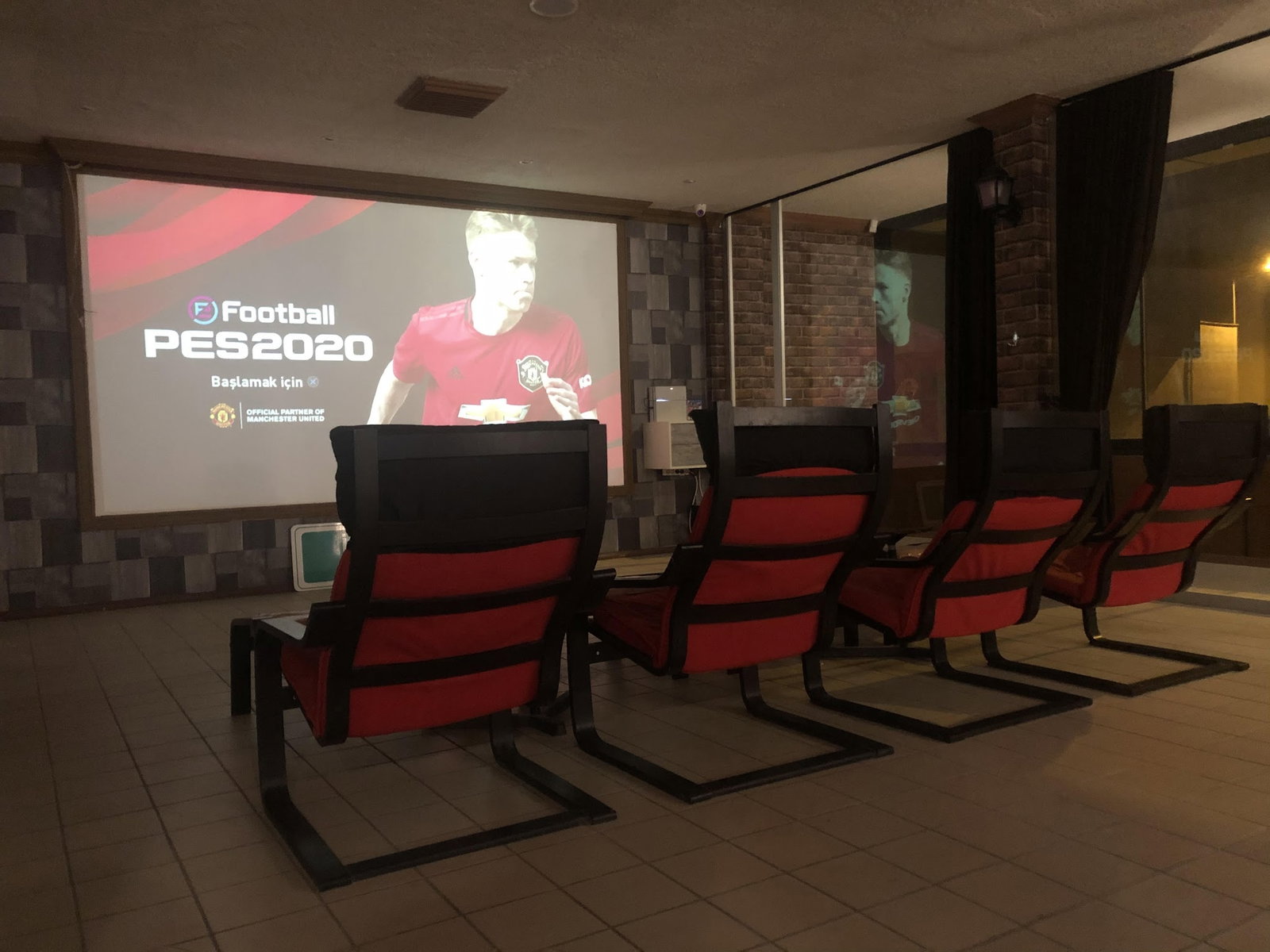 İstanbul Oyun Kahvesi̇ - Masa Teni̇si̇ - Bi̇lardo - Playstation