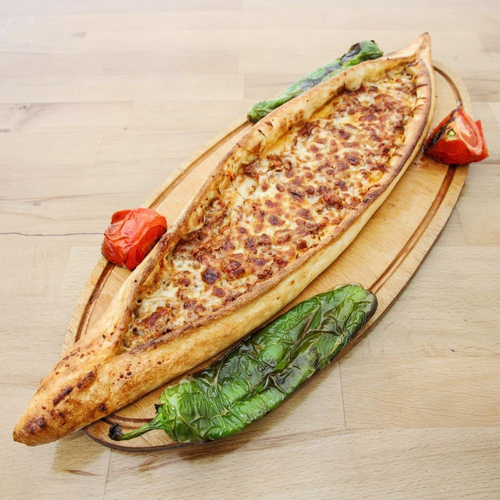 Tavuklu Kaşarlı Mantarlı Pide