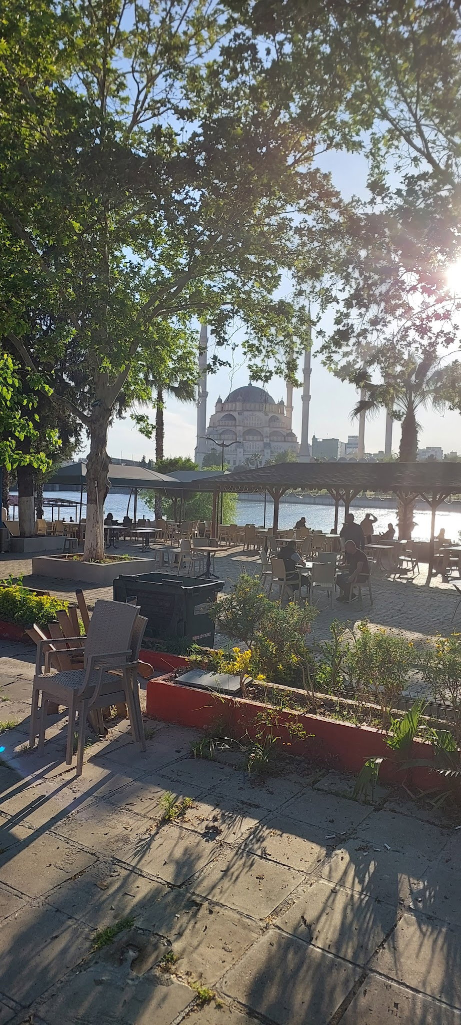 Nehir Kenarı