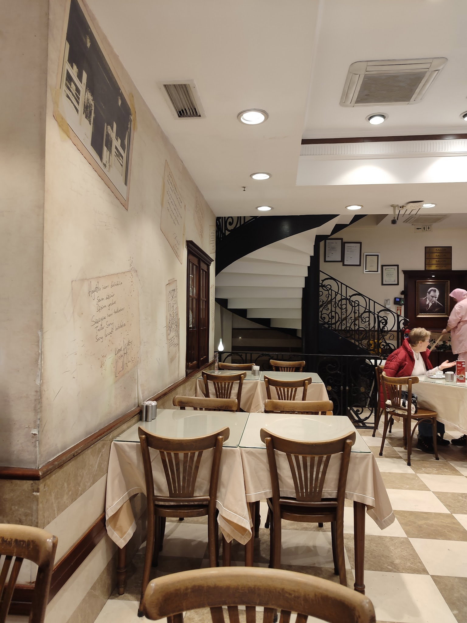 Saray Muhallebicisi - Beyoğlu