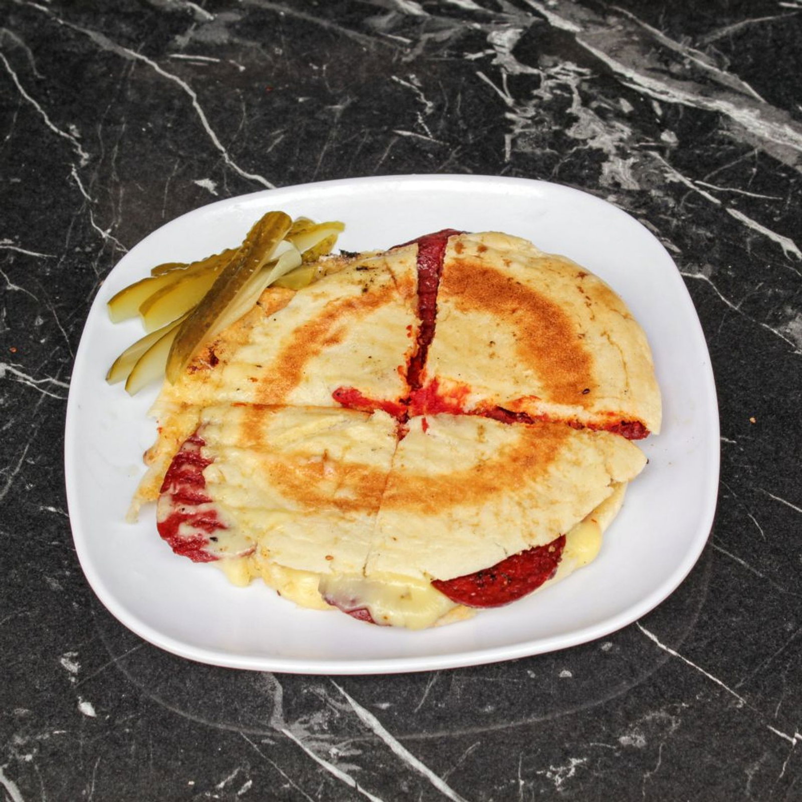 Salamlı Kaşarlı Bazlama Tost