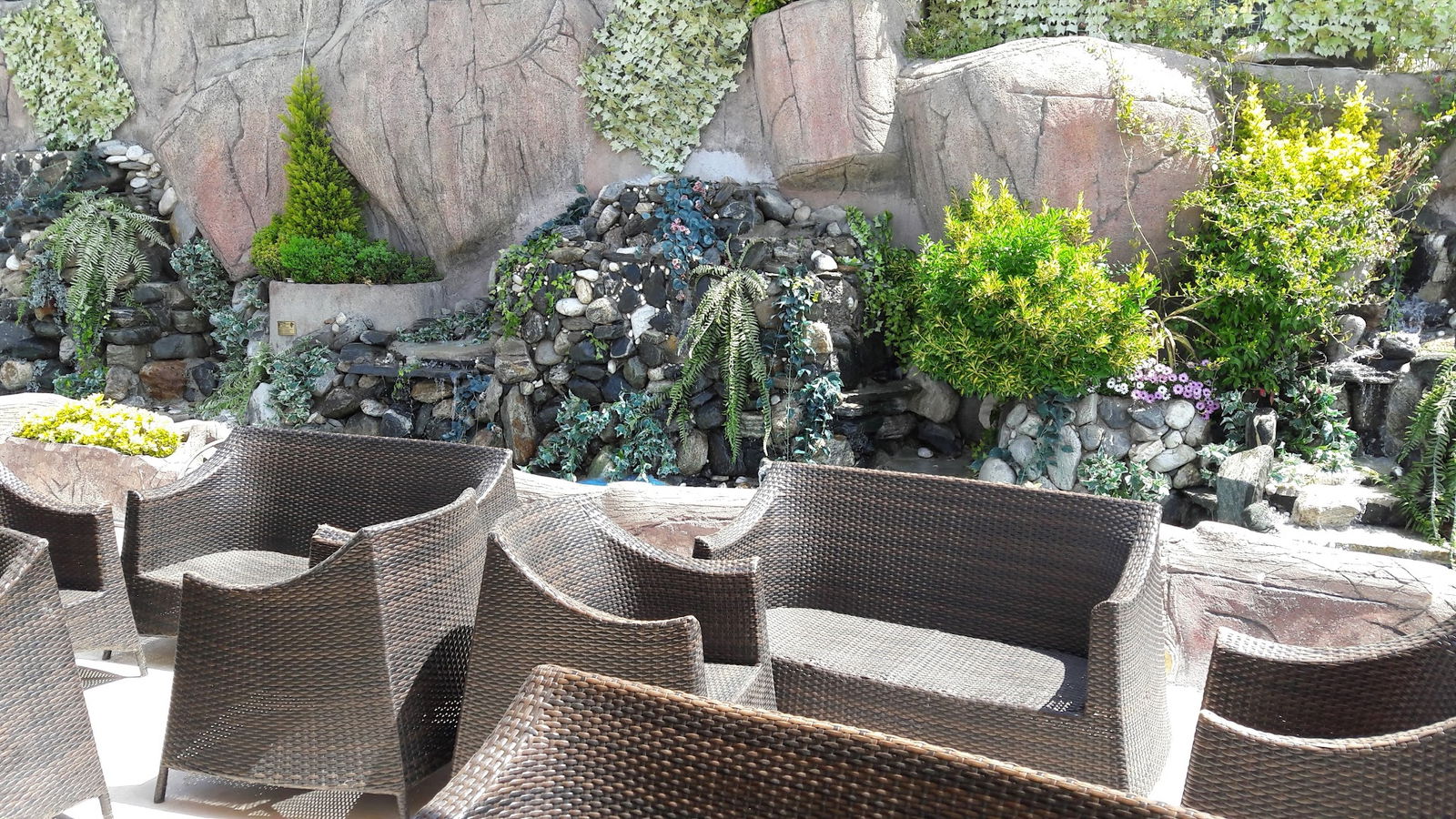 Mavera Cafe Restaurant