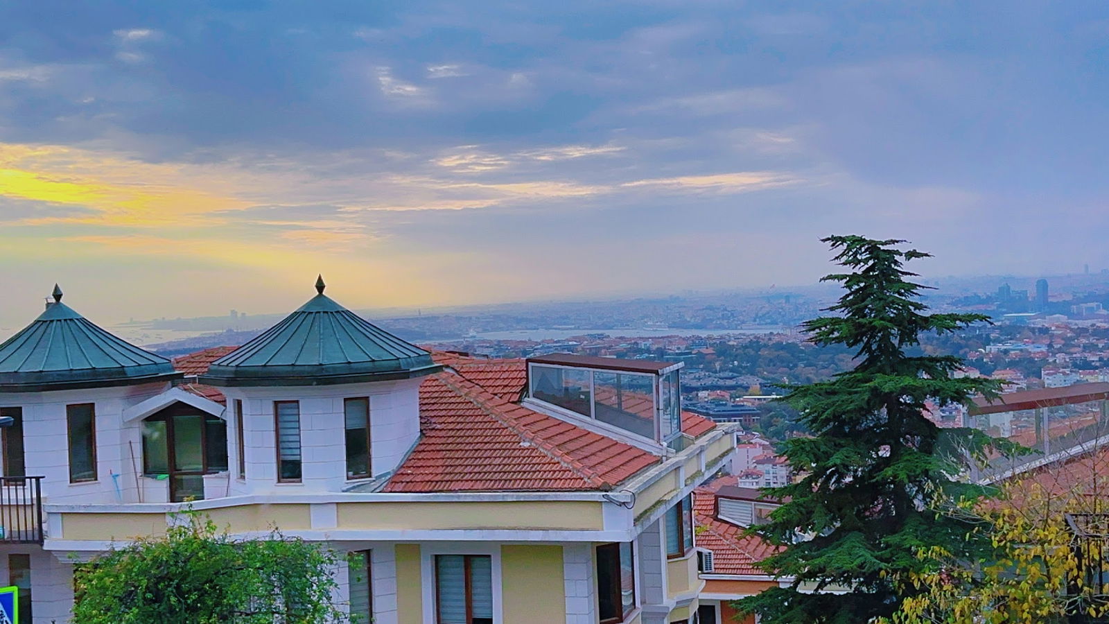 Mavera Cafe Restaurant