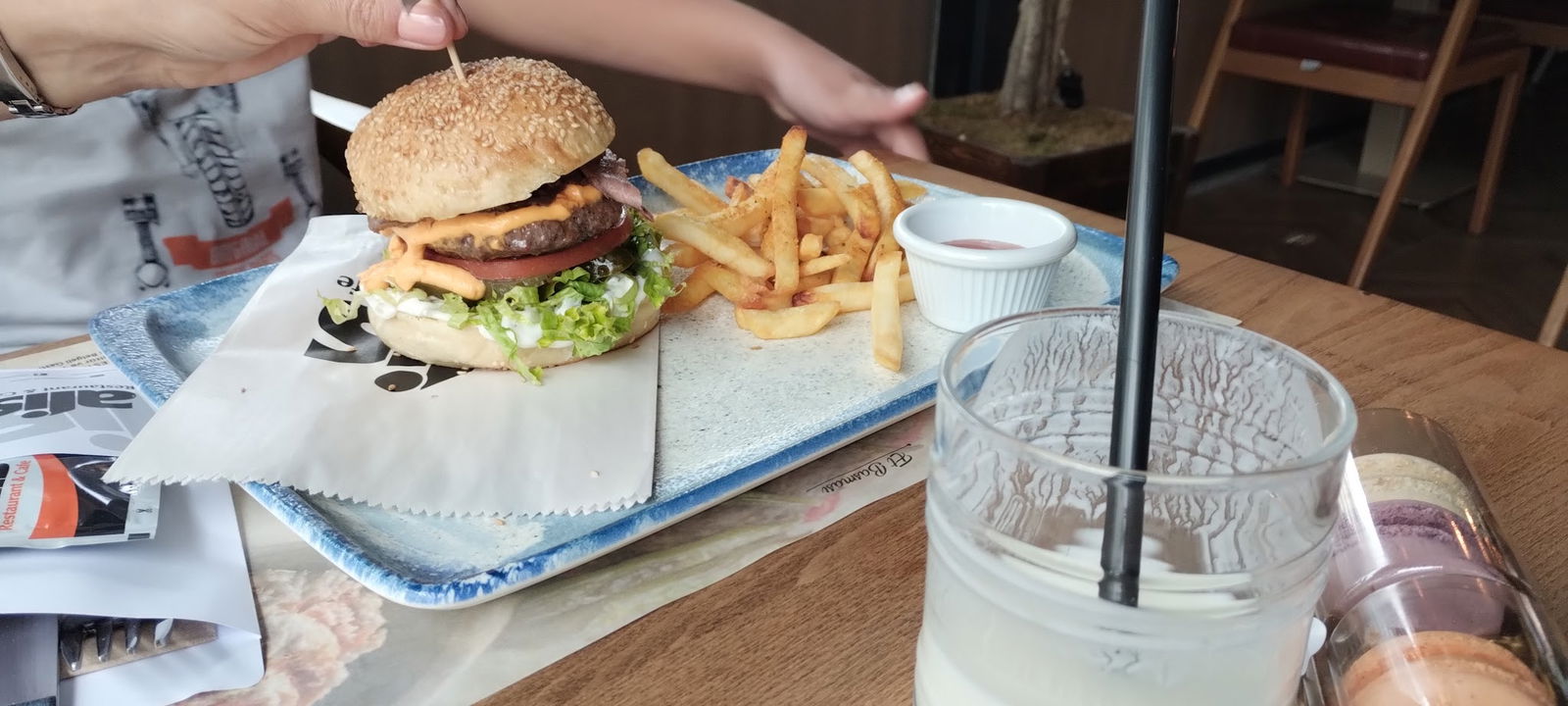 Ali̇s Restaurant Cafe