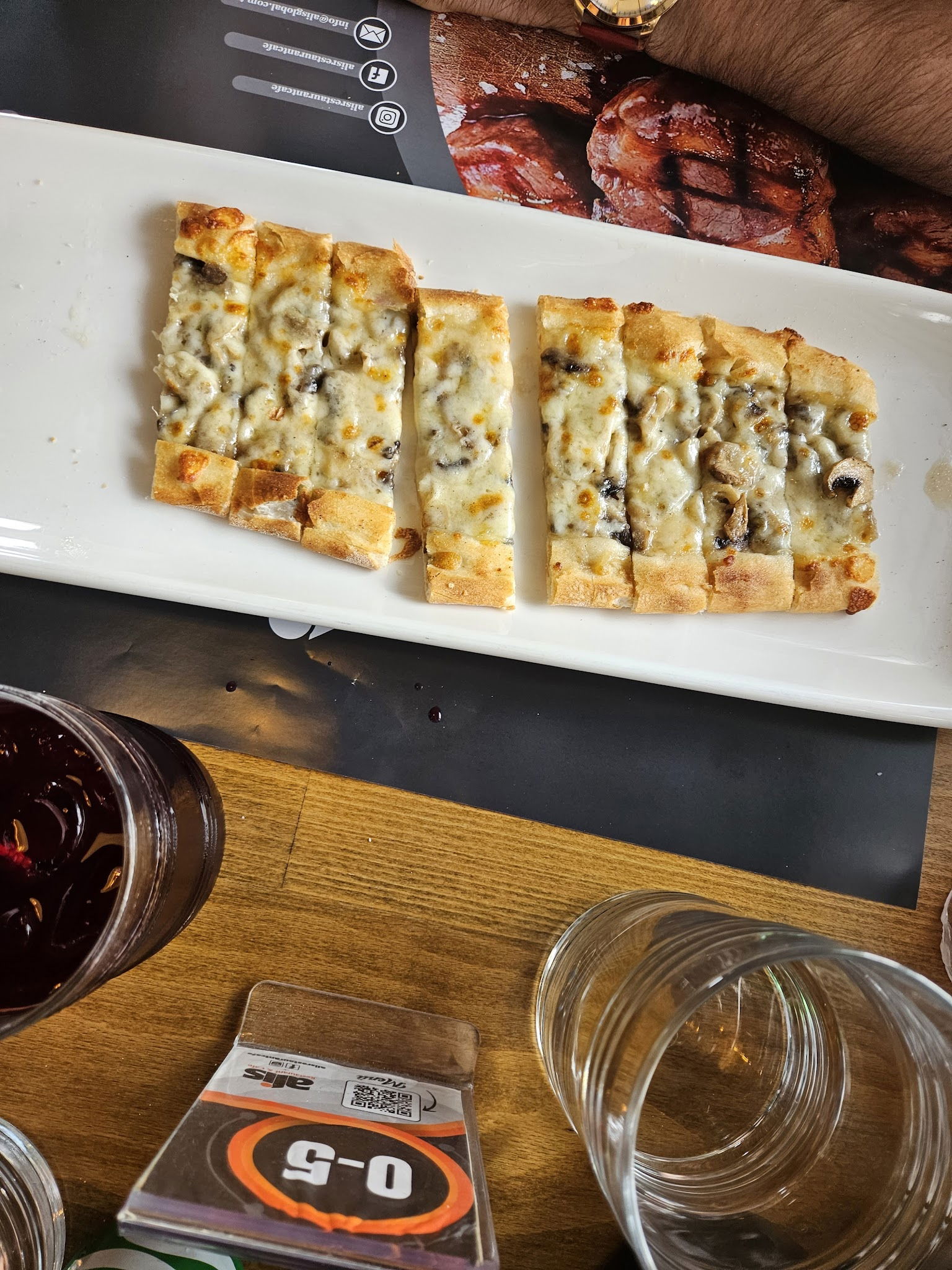 Ali̇s Restaurant Cafe