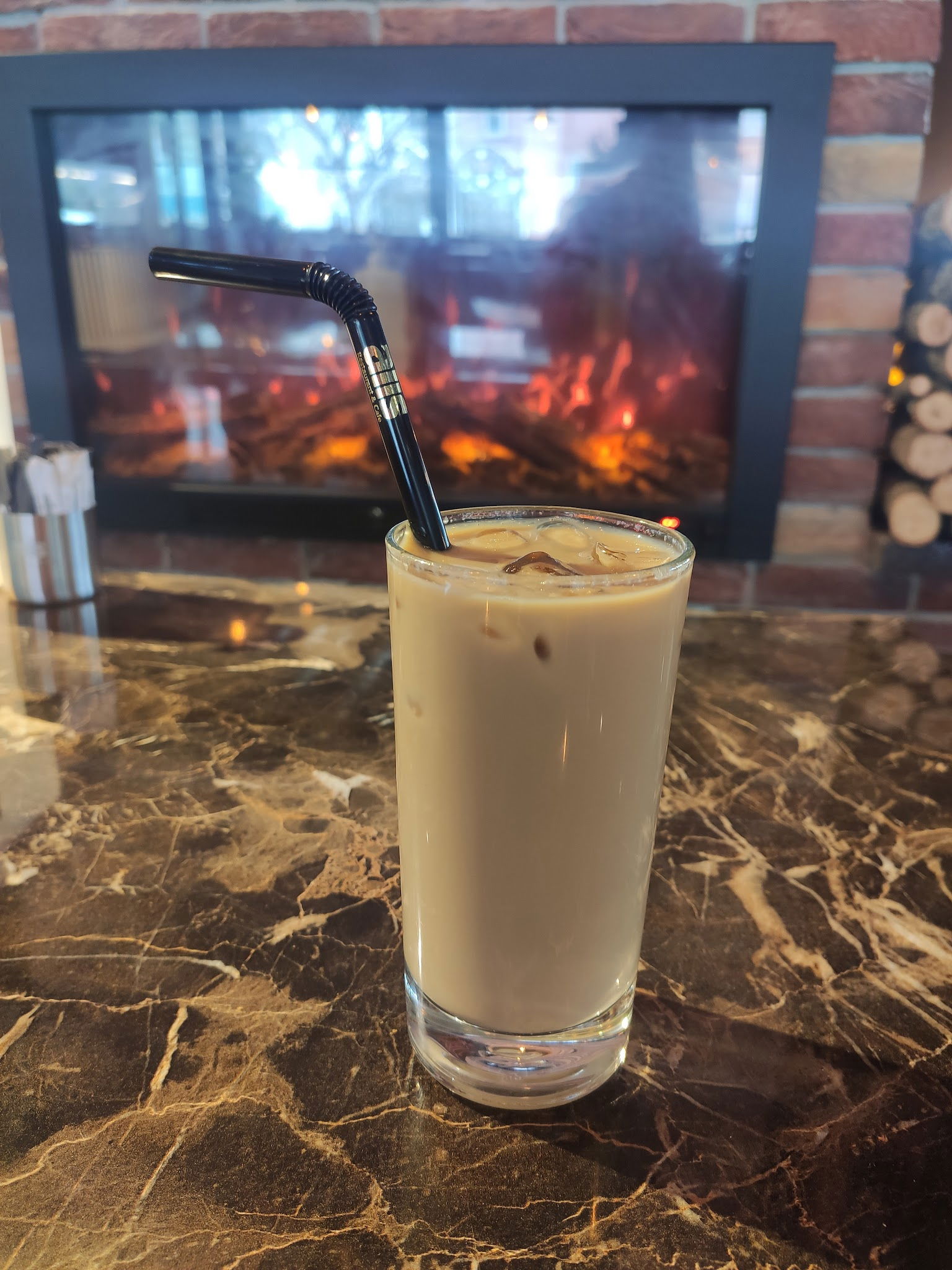 Ali̇s Restaurant Cafe