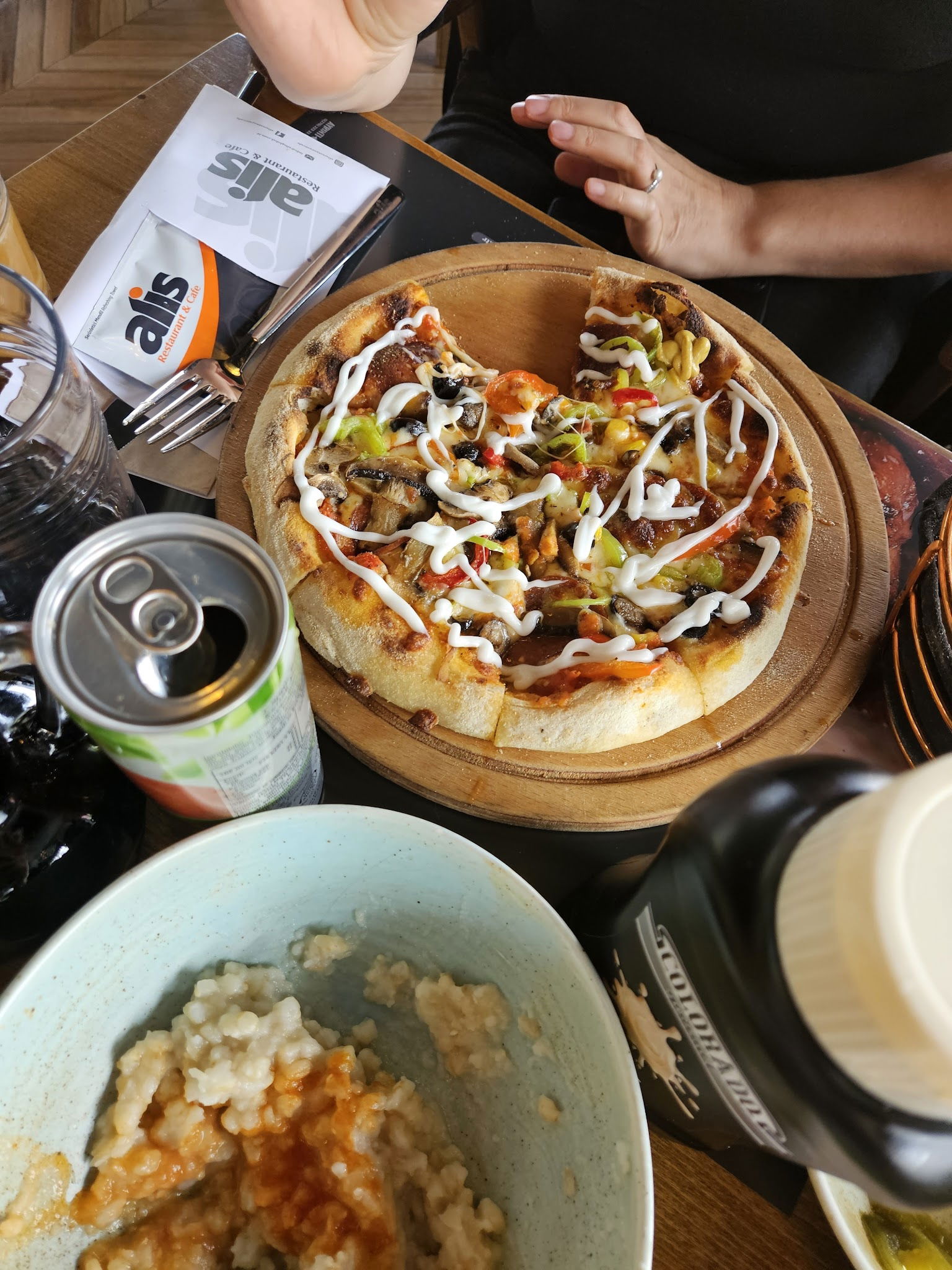 Ali̇s Restaurant Cafe