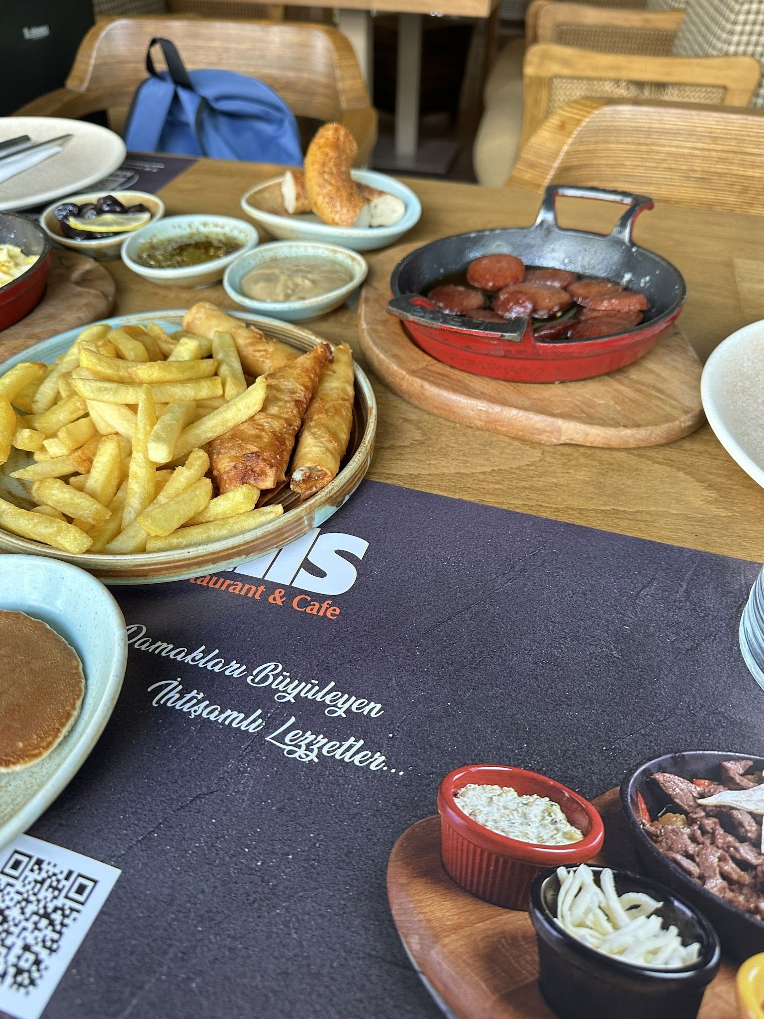 Ali̇s Restaurant Cafe