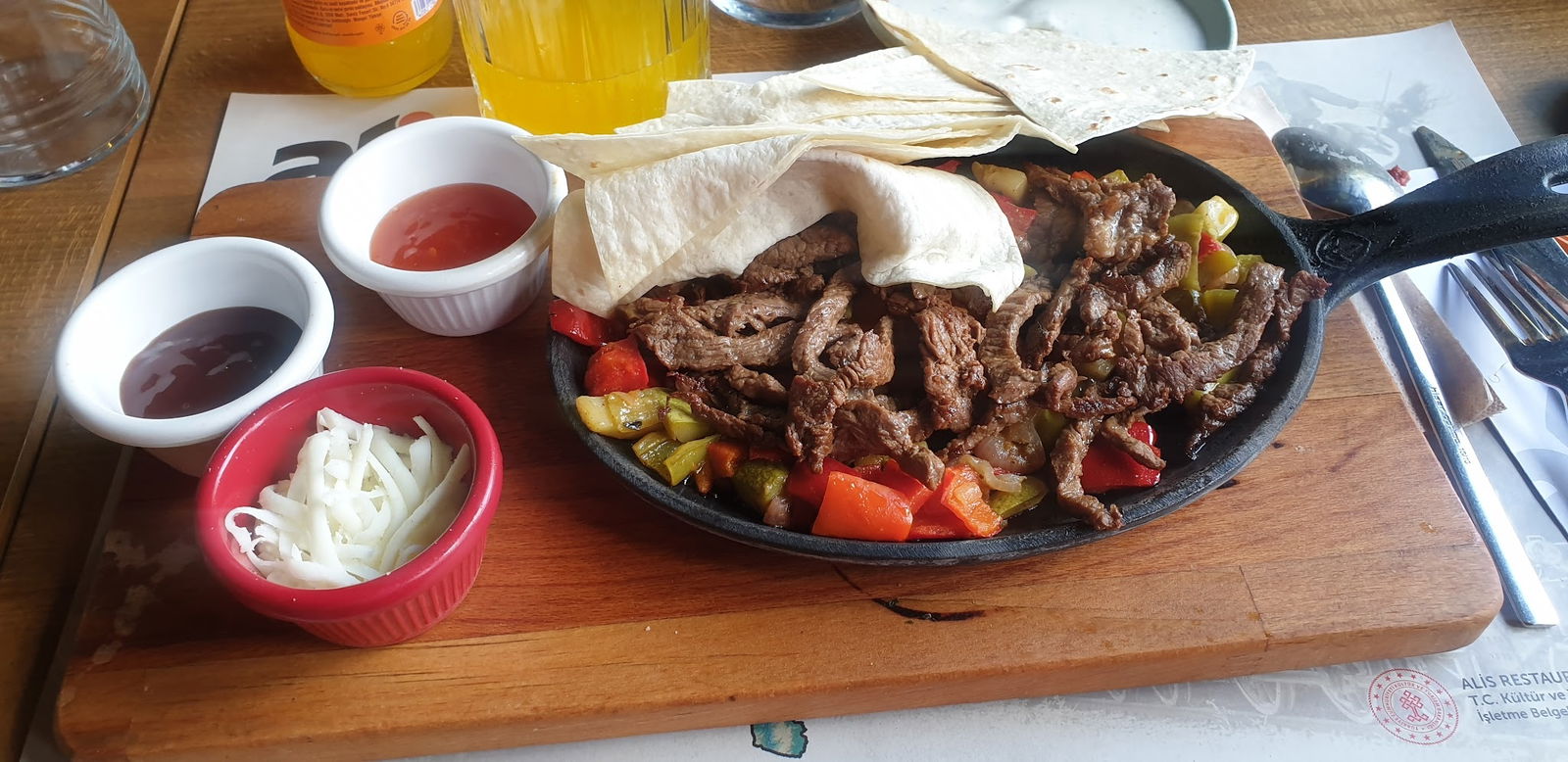 Ali̇s Restaurant Cafe