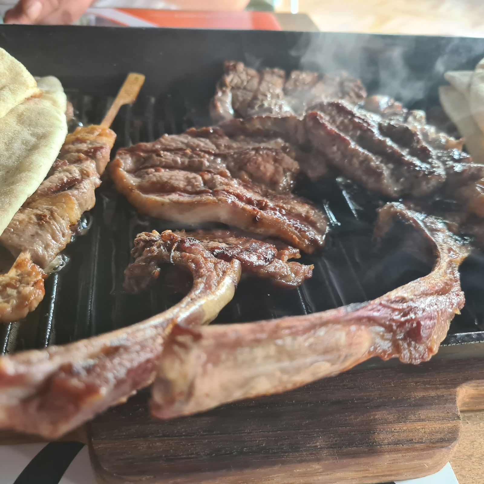 Ali̇s Restaurant Cafe