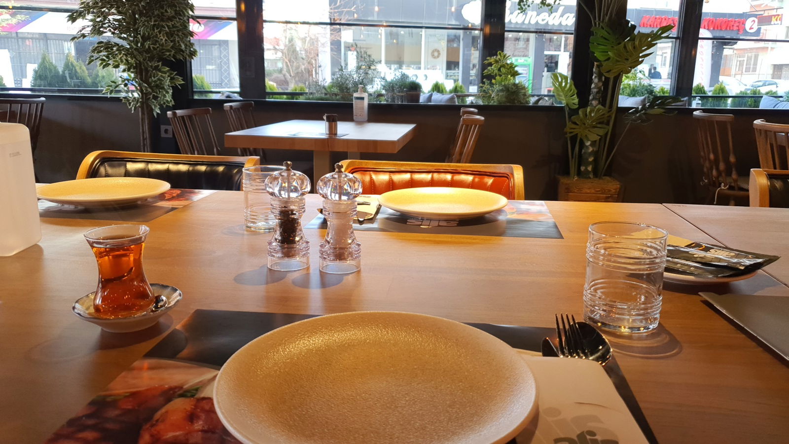 Ali̇s Restaurant Cafe