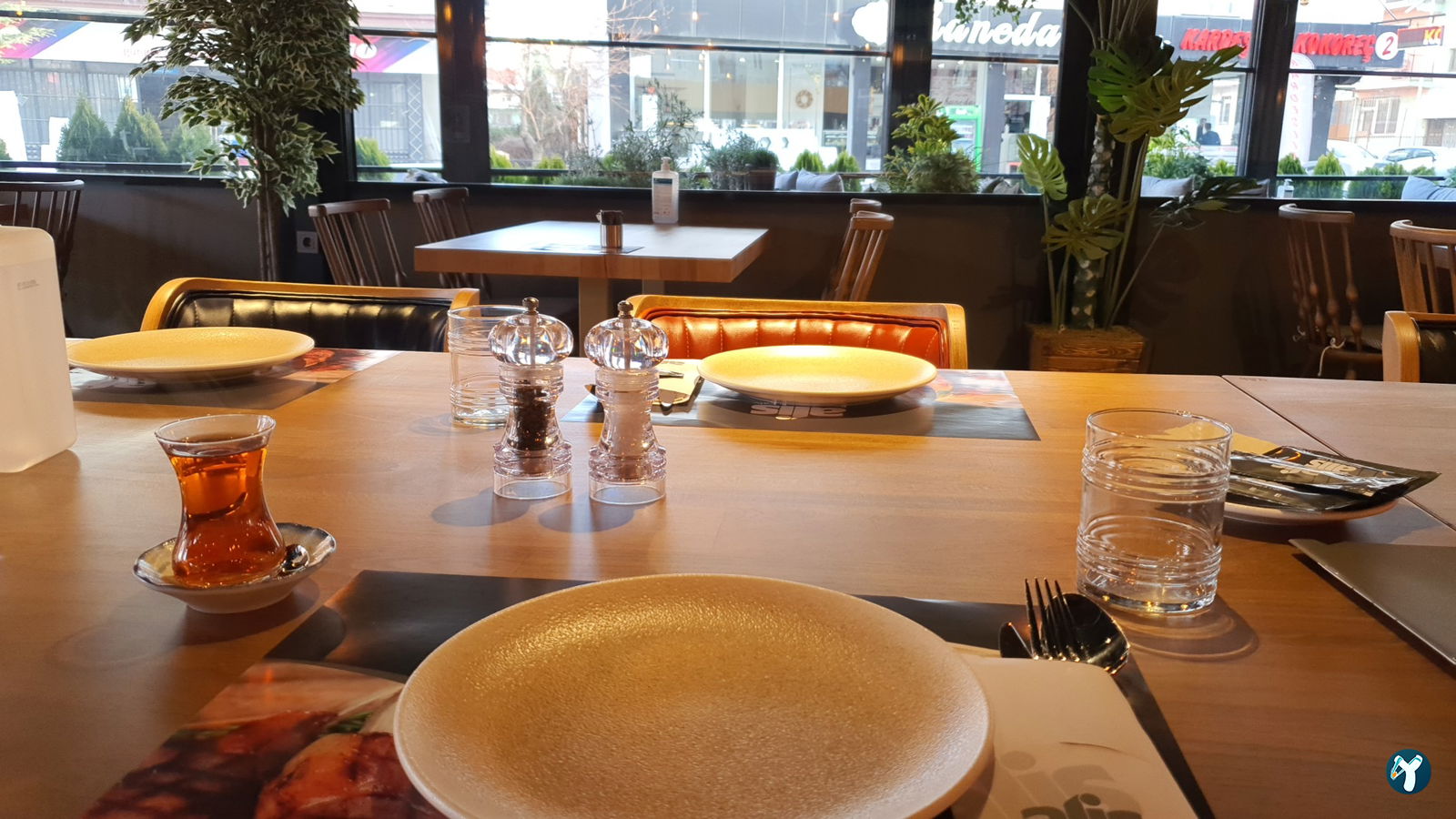 Ali̇s Restaurant Cafe