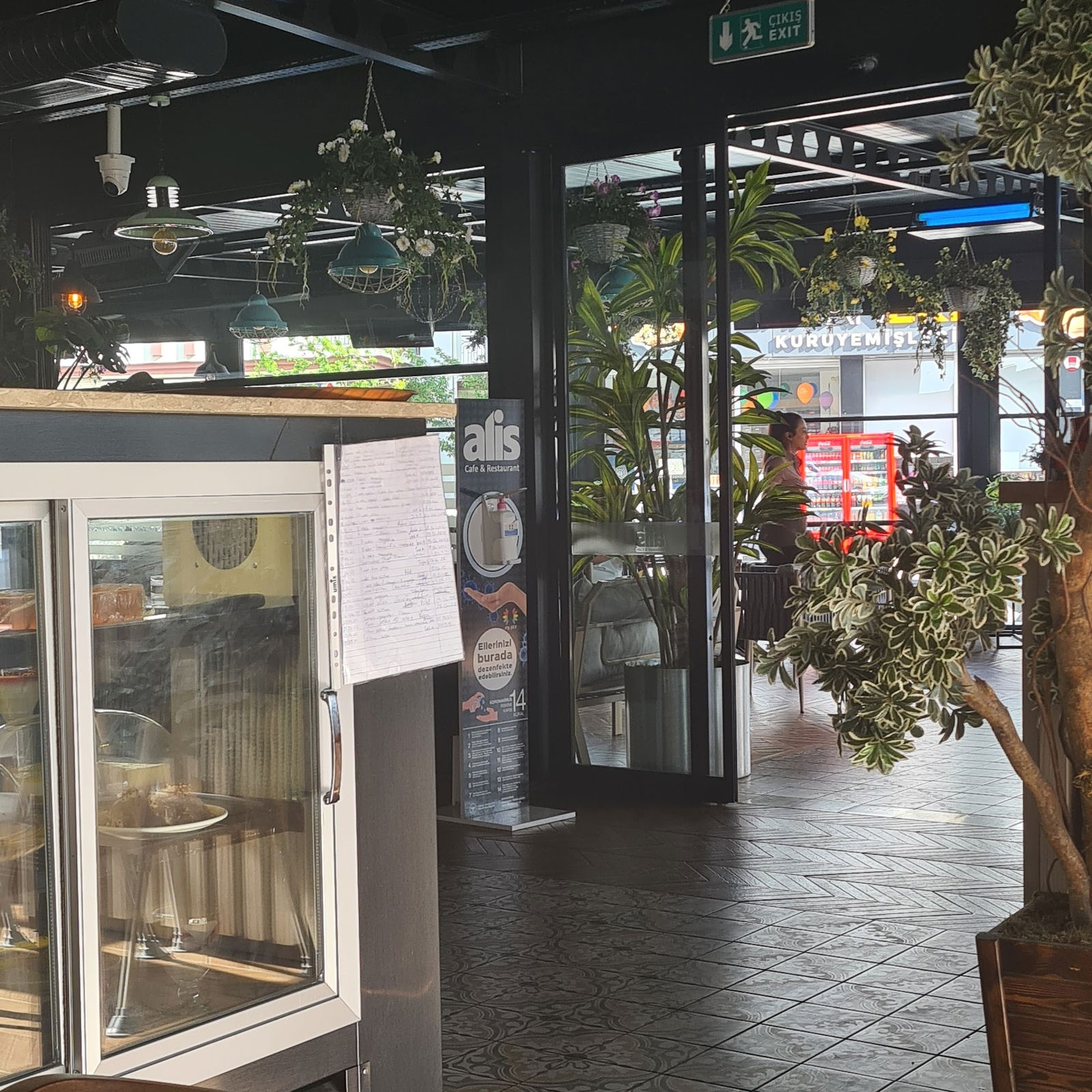 Ali̇s Restaurant Cafe