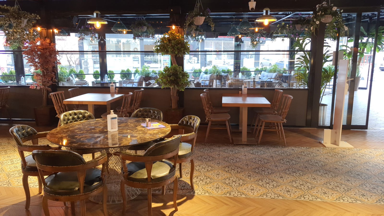 Ali̇s Restaurant Cafe