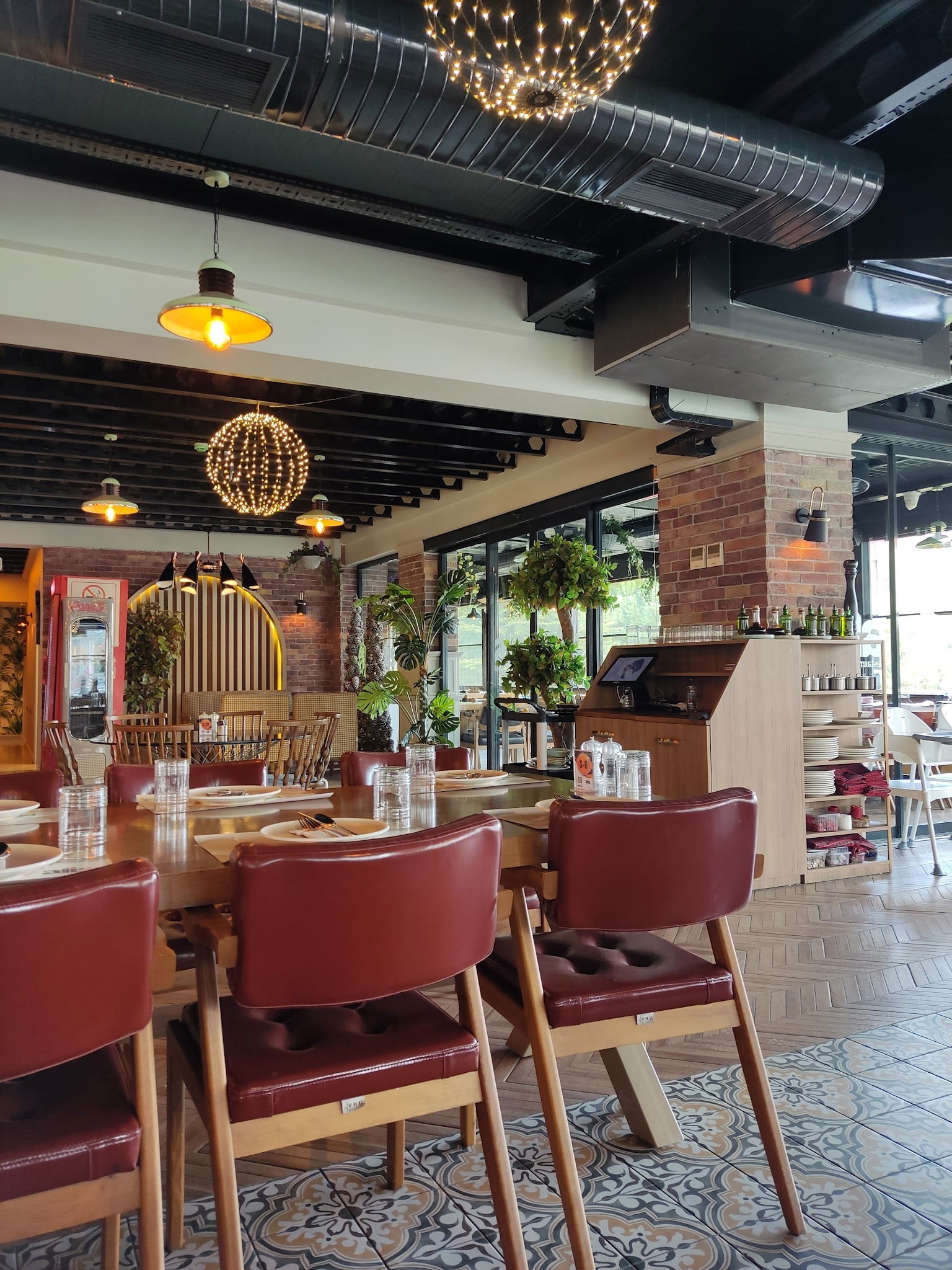 Ali̇s Restaurant Cafe