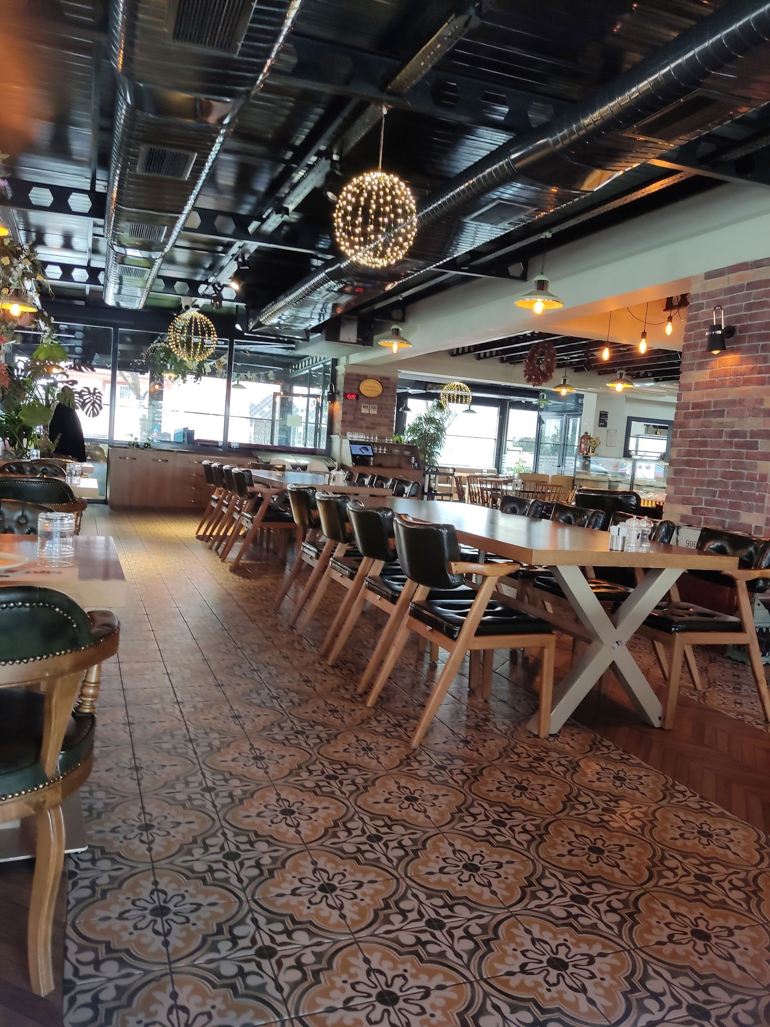 Ali̇s Restaurant Cafe