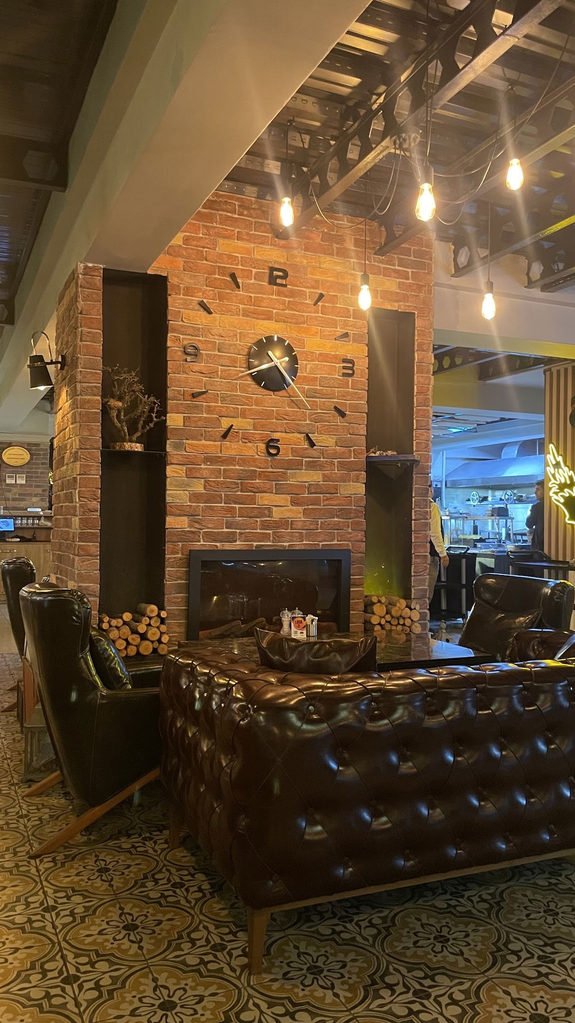 Ali̇s Restaurant Cafe