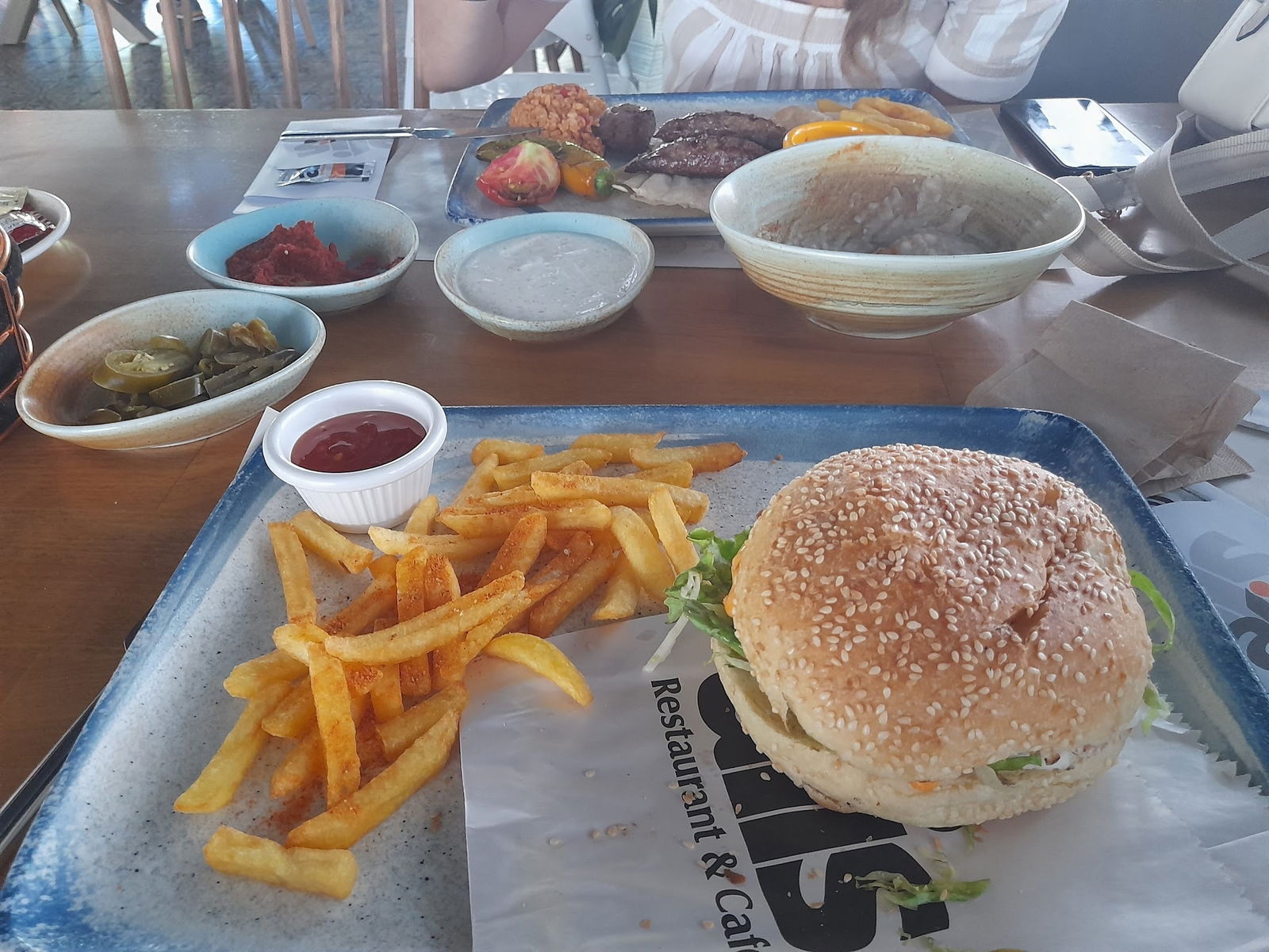 Ali̇s Restaurant Cafe