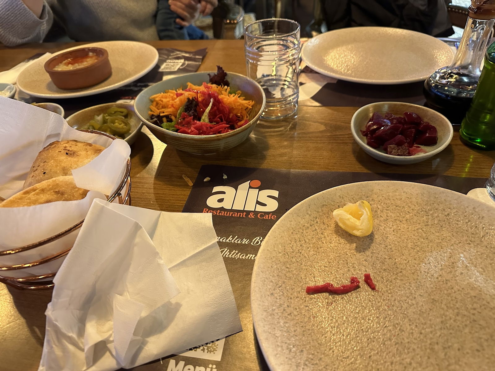 Ali̇s Restaurant Cafe