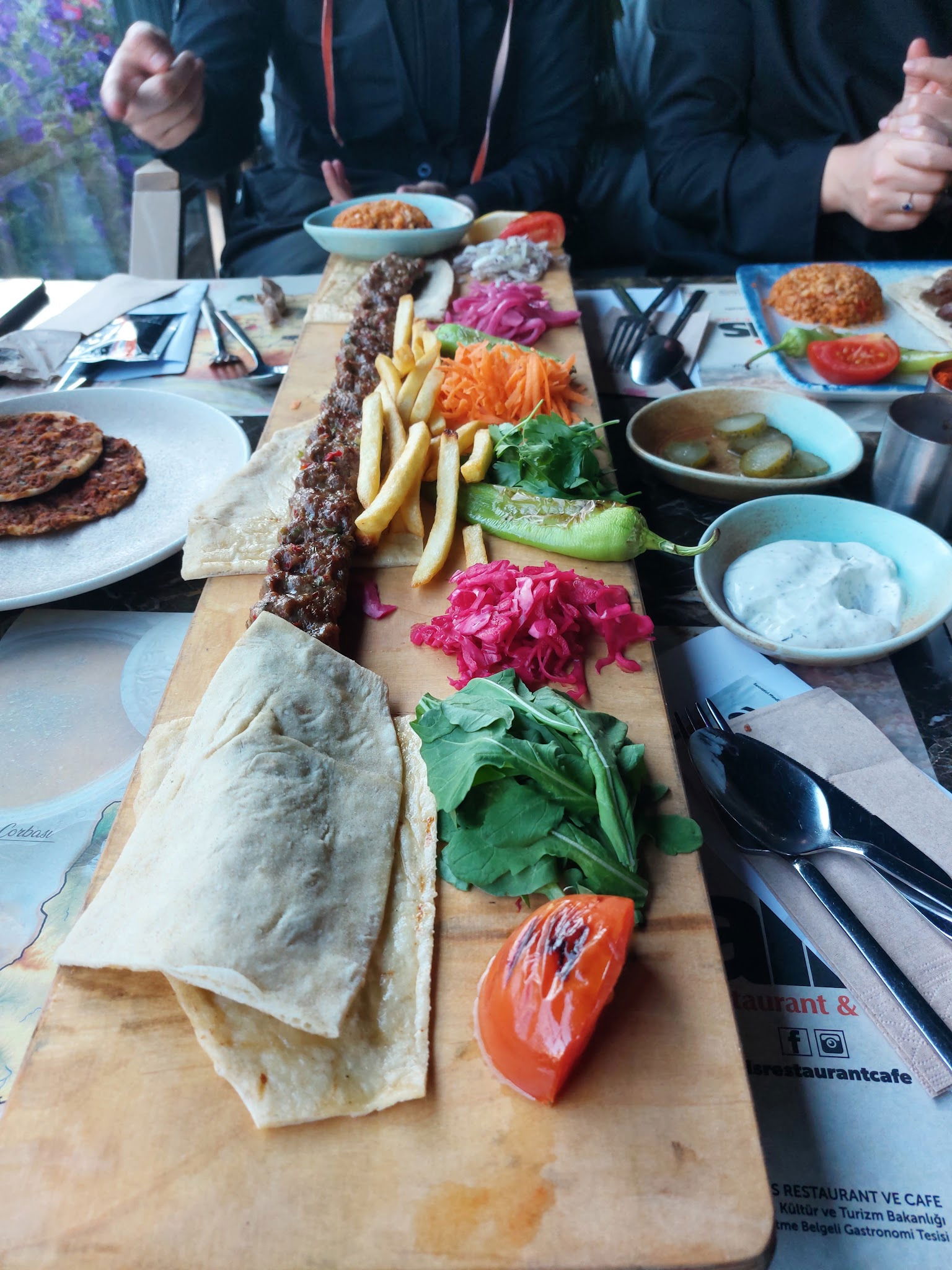 Ali̇s Restaurant Cafe
