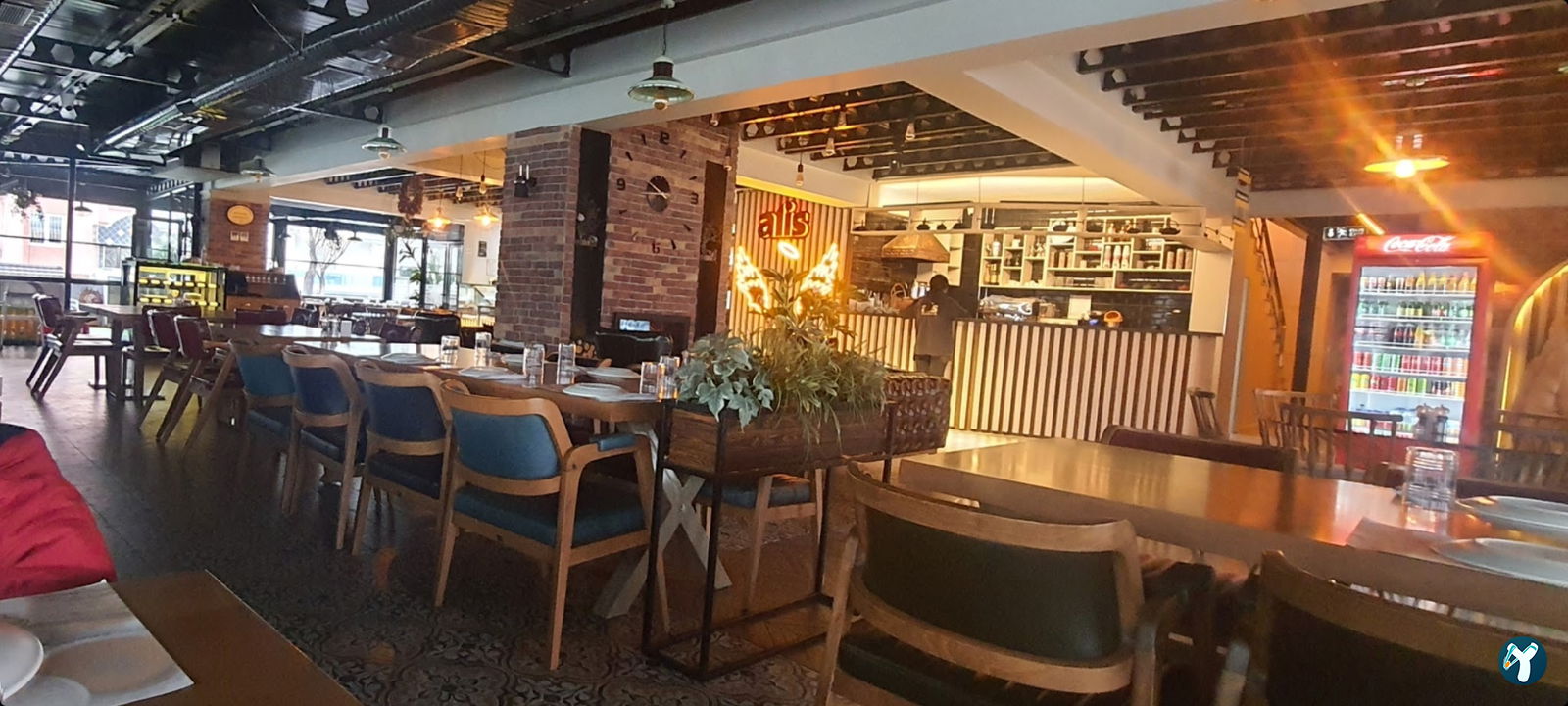 Ali̇s Restaurant Cafe