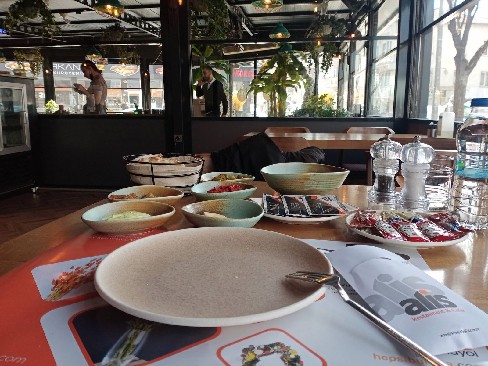 Ali̇s Restaurant Cafe