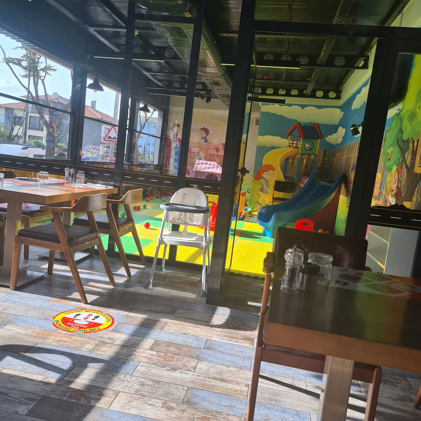 Ali̇s Restaurant Cafe