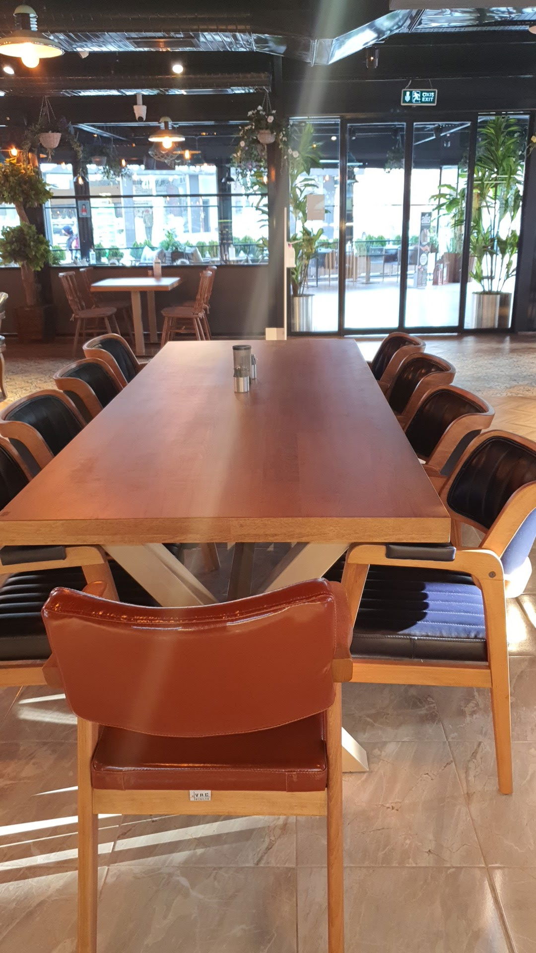 Ali̇s Restaurant Cafe