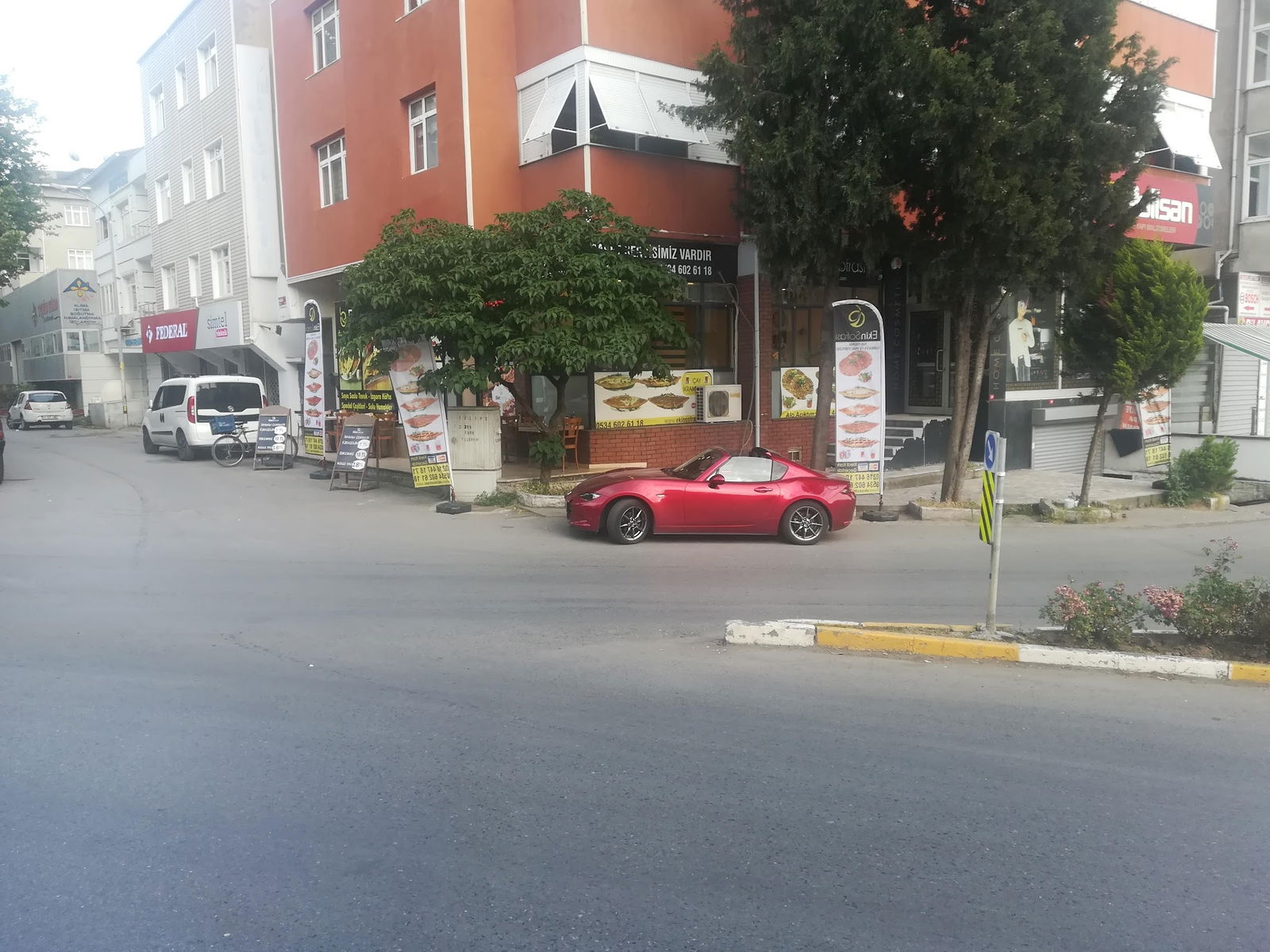 Eki̇n Sofrasi Pi̇de Lahmacun Salonu