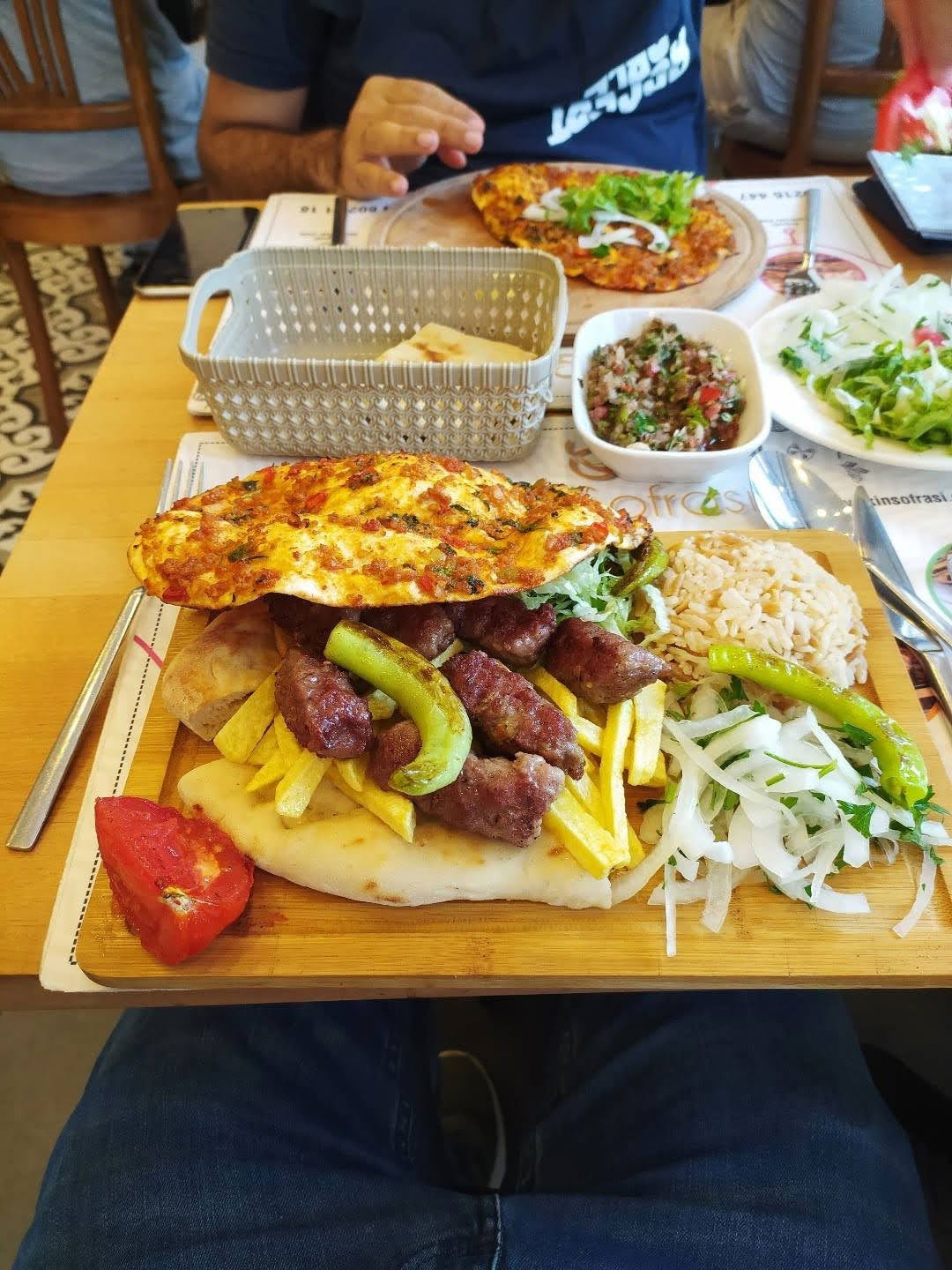 Eki̇n Sofrasi Pi̇de Lahmacun Salonu
