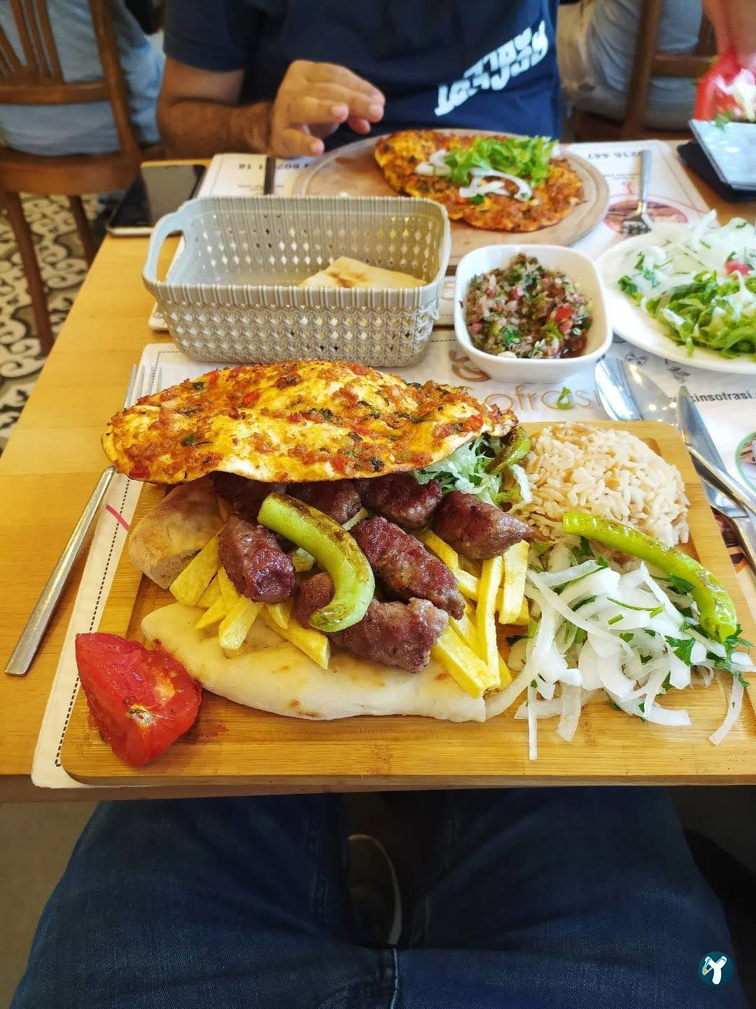 Eki̇n Sofrasi Pi̇de Lahmacun Salonu