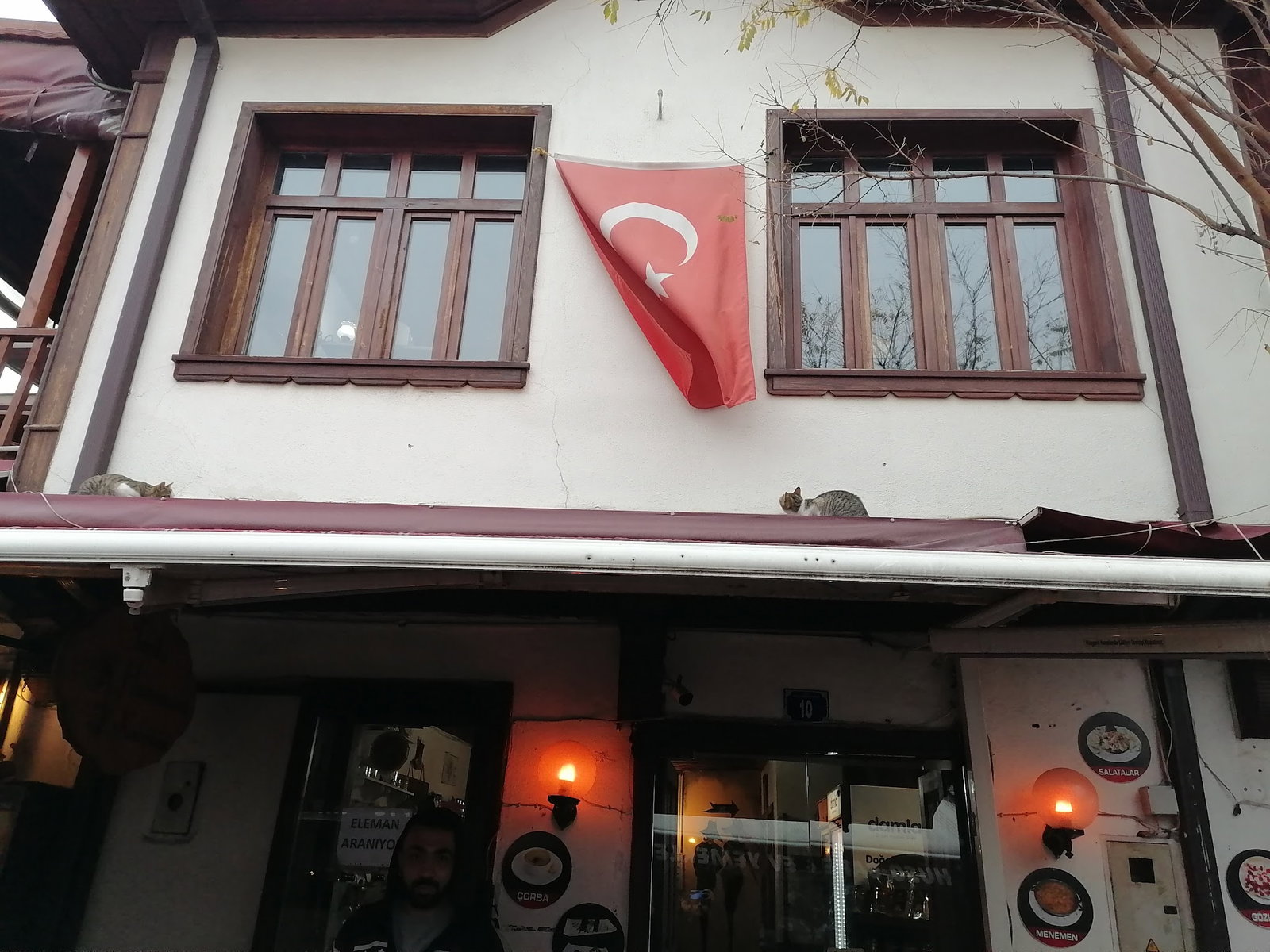 Tari̇hi̇ Hamamönü Kahveci̇si̇