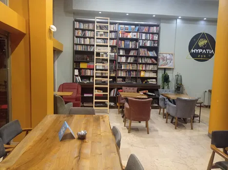 Hypatia Kütüphane Cafe resimleri