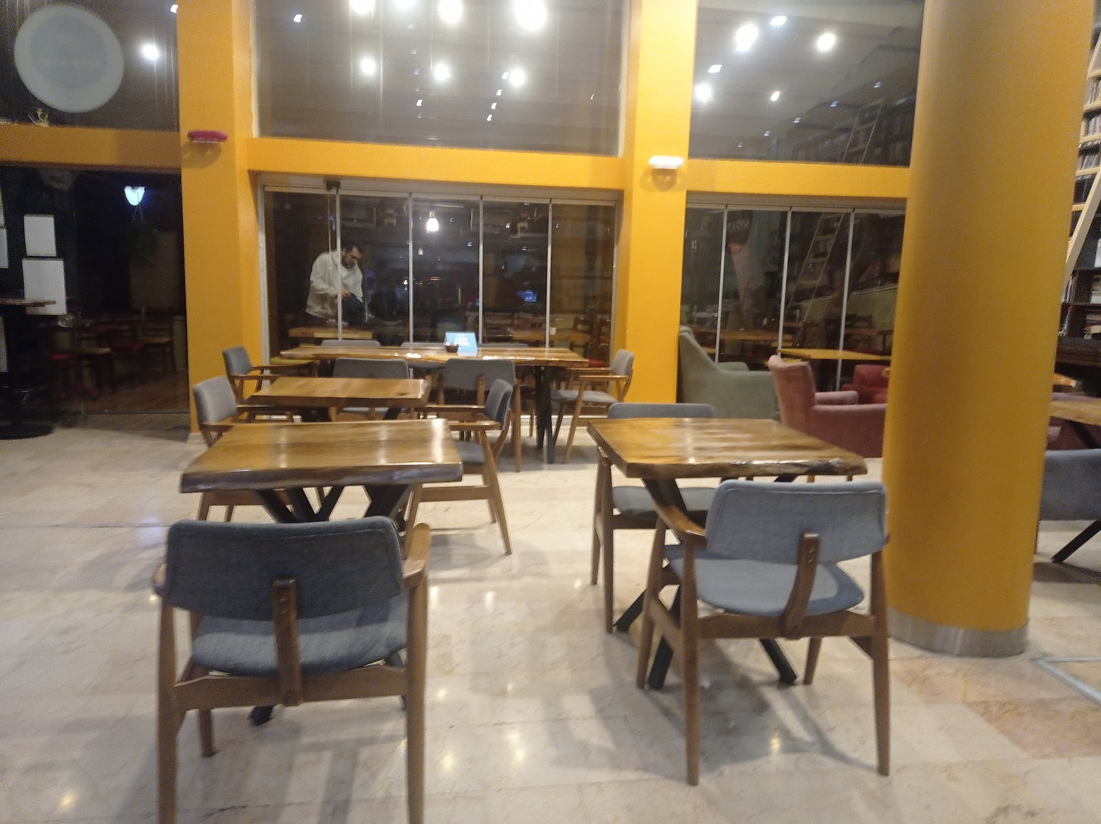 Hypatia Kütüphane Cafe