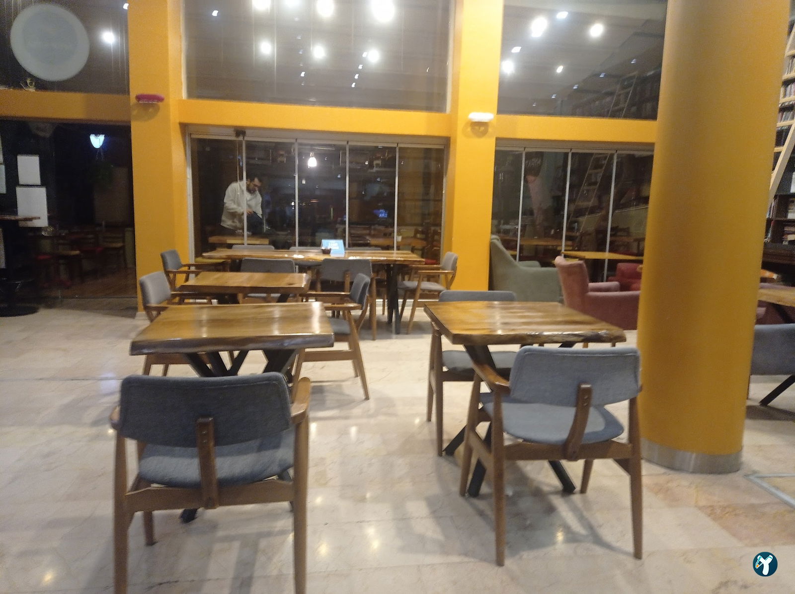 Hypatia Kütüphane Cafe