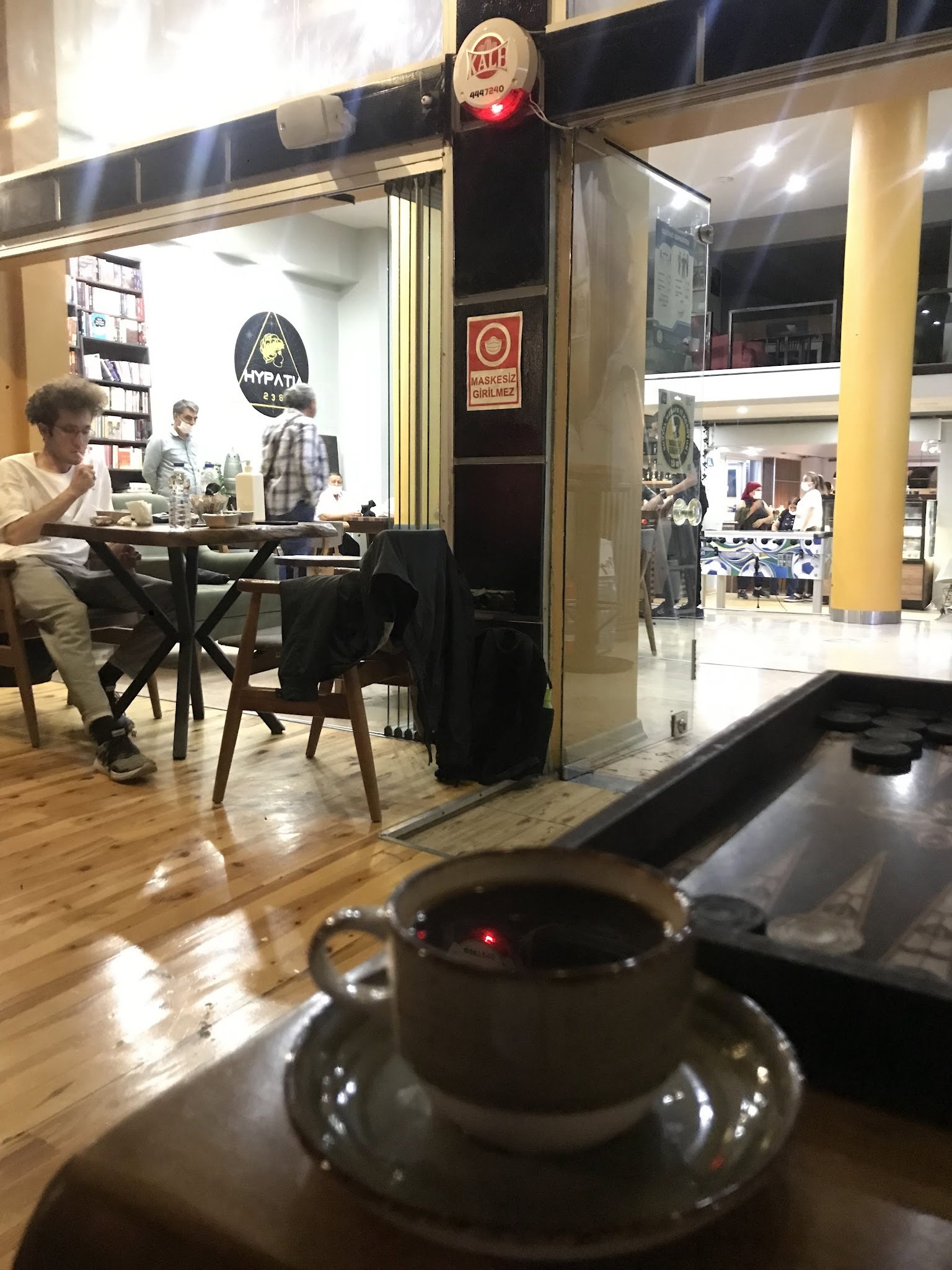 Hypatia Kütüphane Cafe