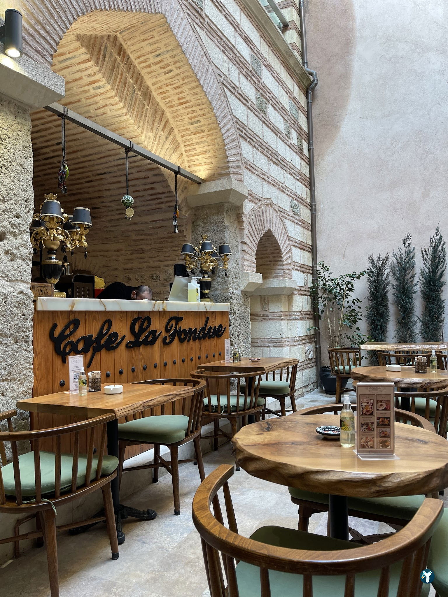 La Fondue Restaurant Cafe